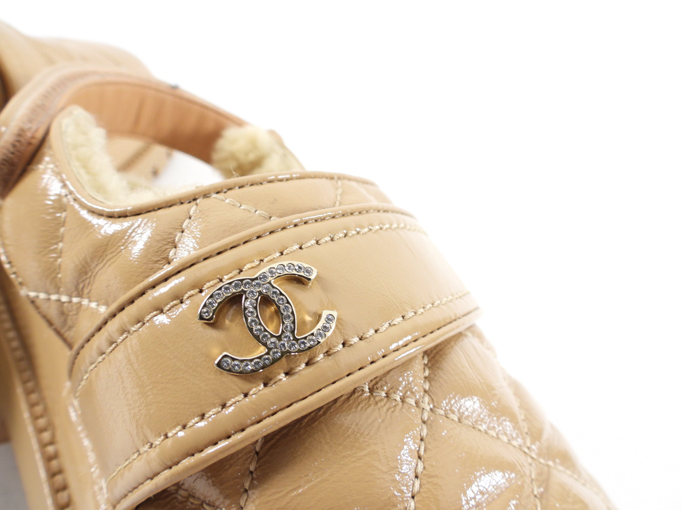 Chanel 2023 Beige Patent Leather Quilted Shearling Mules Women's Size 36.5 - Luxury House Slippers for Indoor Comfort & Fashion Outfits