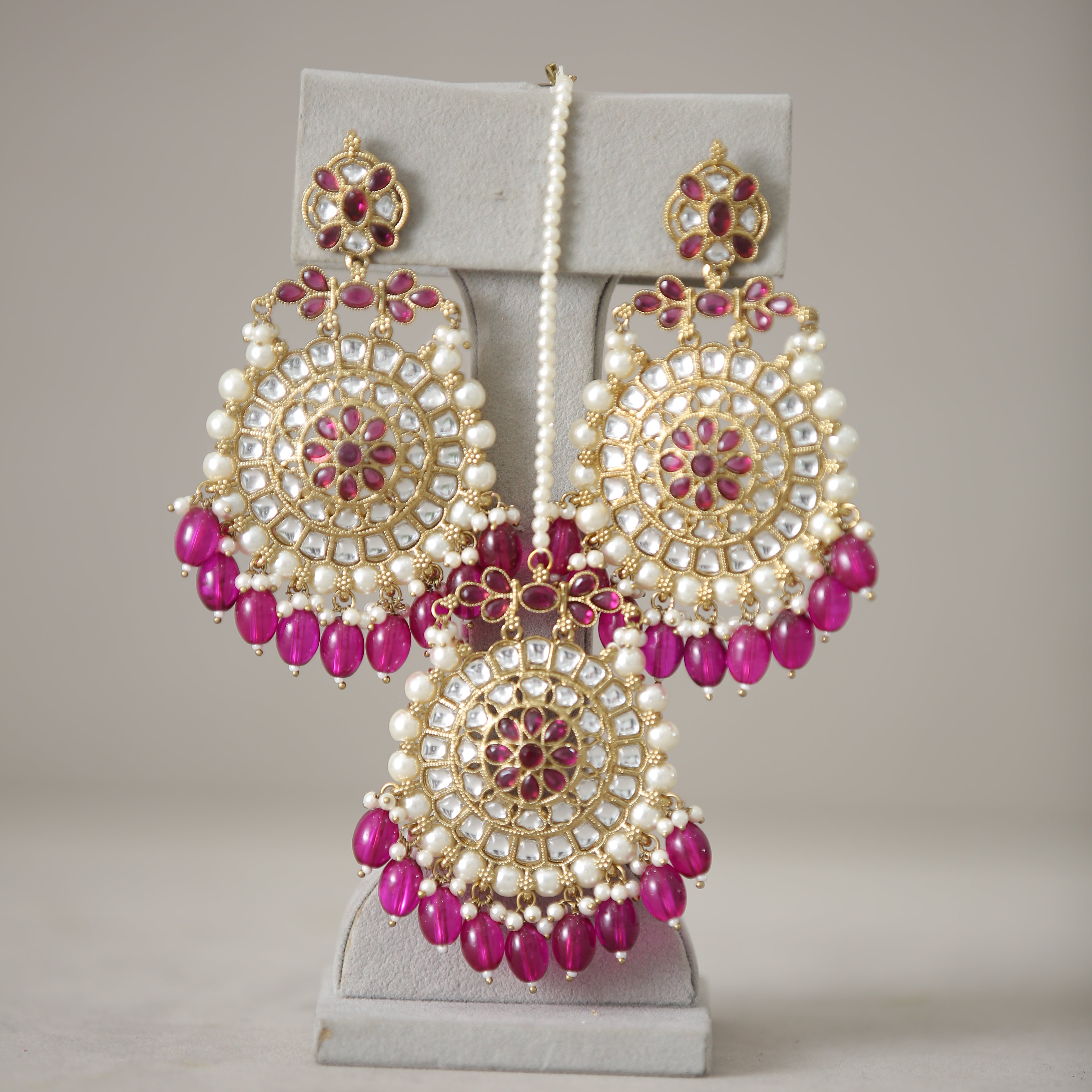 Geetika Kundan Earrings with Tikka Set – Traditional Indian Bridal Jewelry for Weddings & Festive Occasions