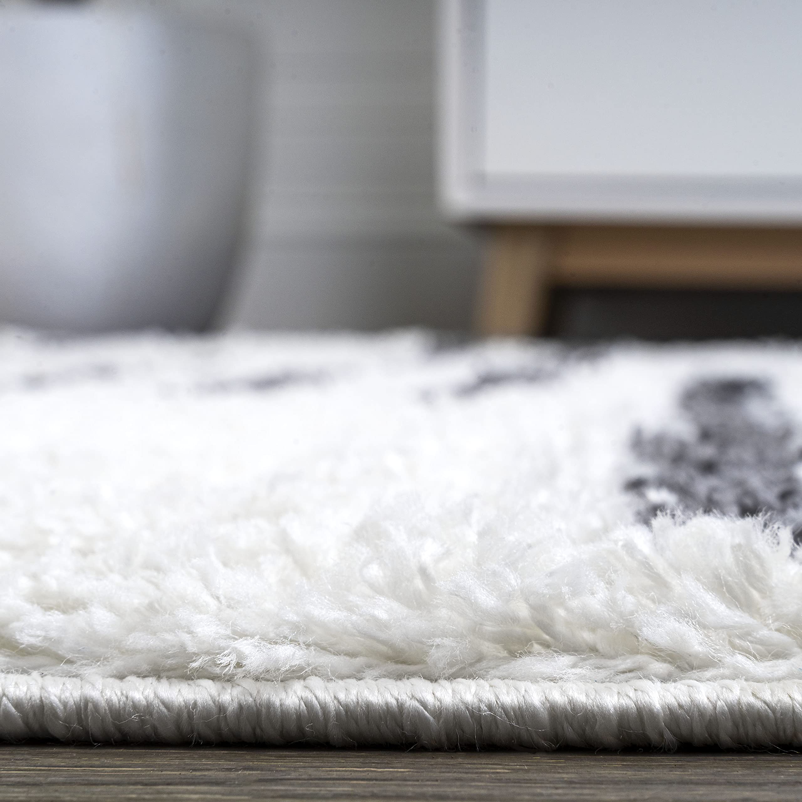 JONATHAN Y MOH406A-8 Petra Stripe Geometric Shag Rug 8x10 - Bohemian Contemporary Area Rug for Bedroom, Living Room & Kitchen - Easy Clean Non-Shedding White/Black Rug - Perfect for Modern Home Decor & Cozy Spaces