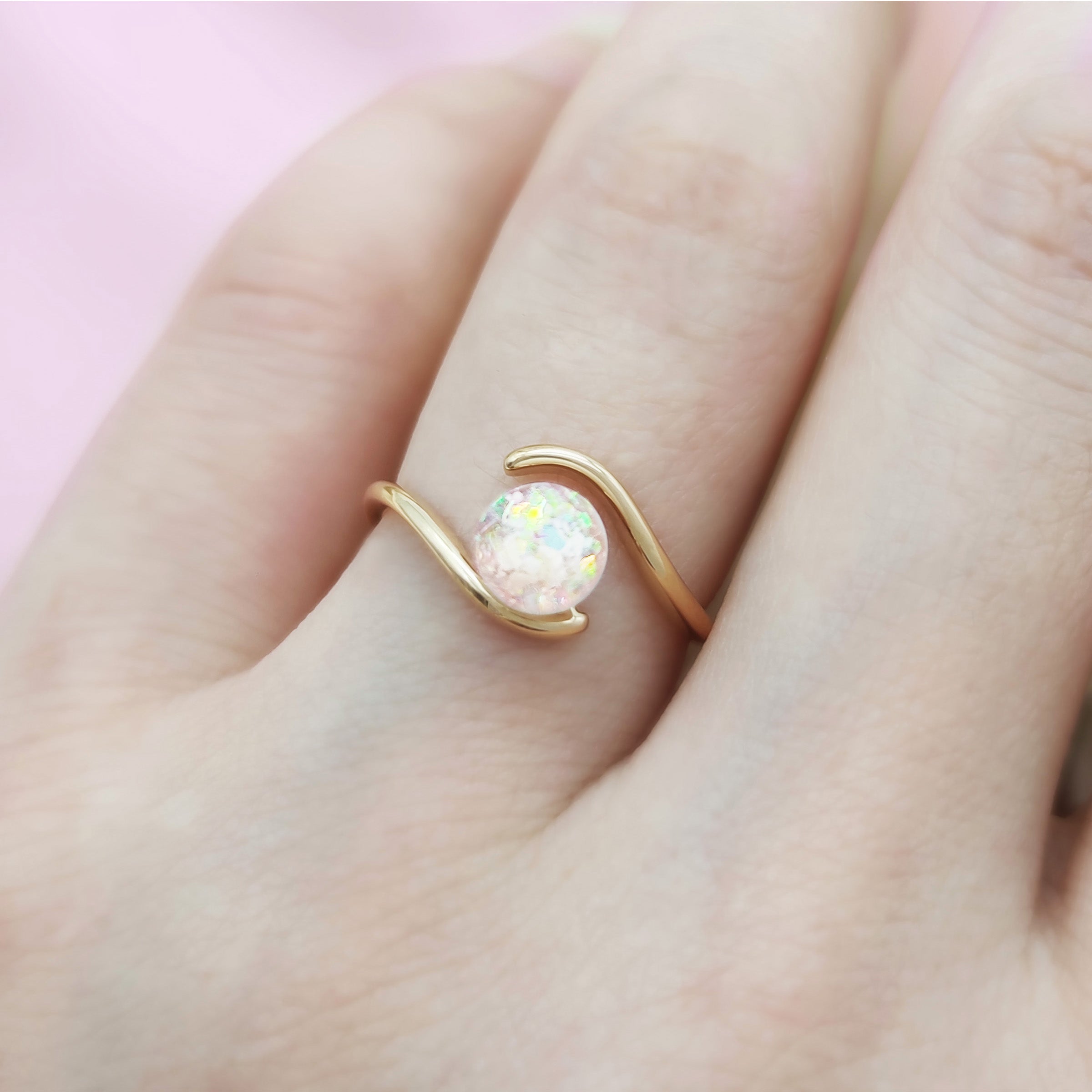 Elegant Ashes Ring for Women - Memorial Jewelry for Loved Ones - Perfect for Remembrance, Funerals & Special Occasions