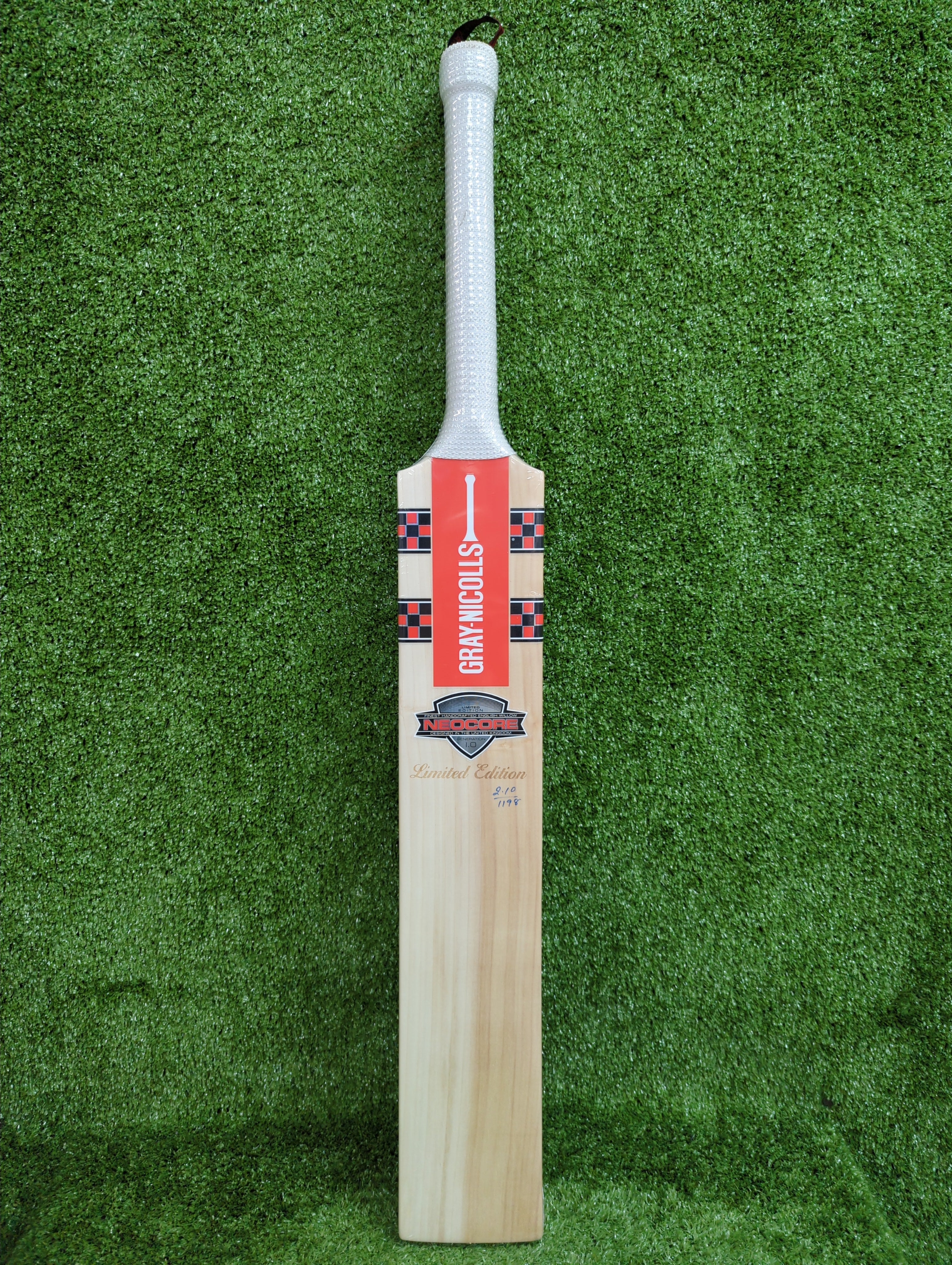 Gray Nicolls Neocore Limited Edition Adult Cricket Bat - Premium English Willow for Professional Players - Perfect for Matches & Training Sessions