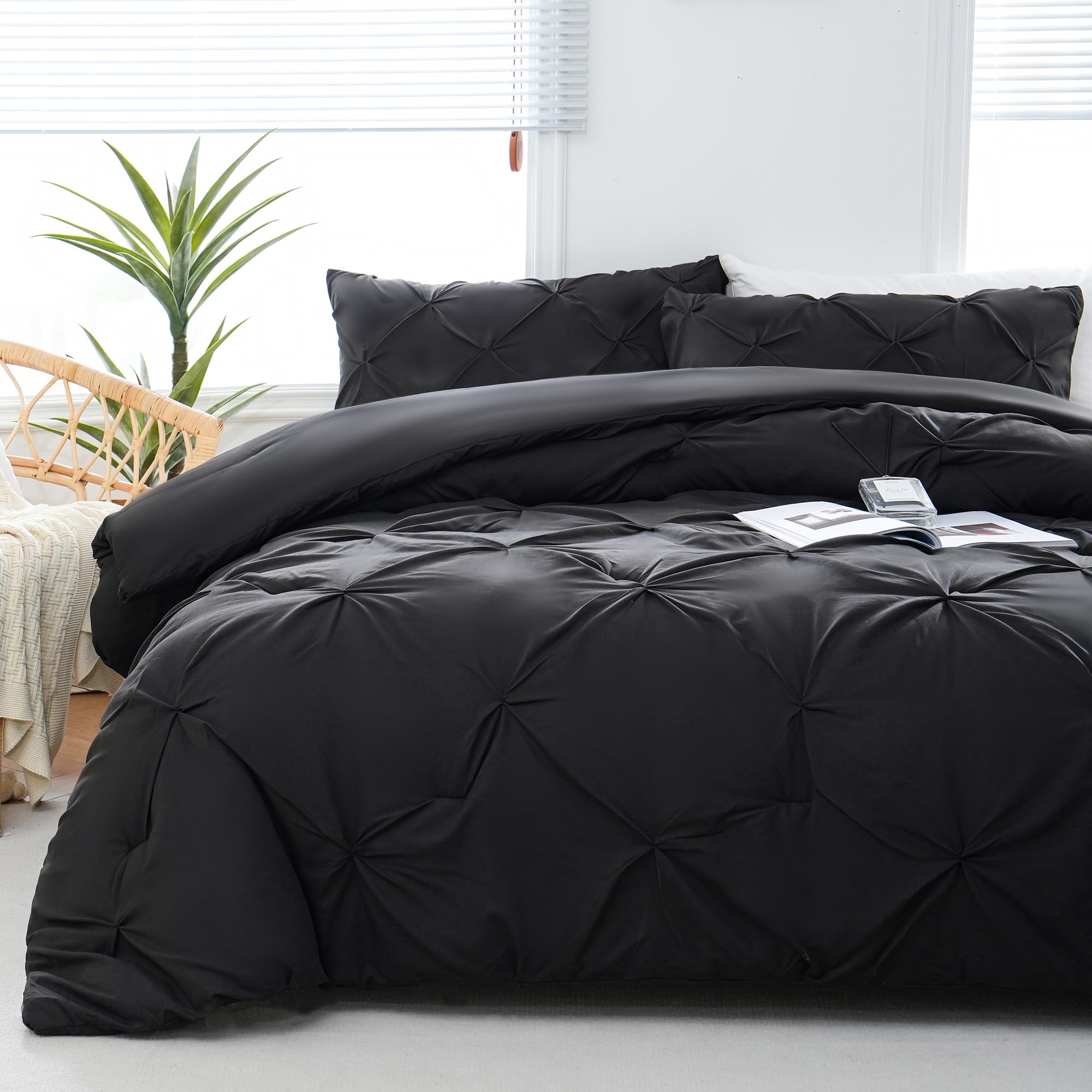 DOWNCOOL Queen Size Comforter Set - 3 Piece Pinch Pleat Bedding Set with Soft Fluffy Down Alternative Comforter & 2 Pillowcases, All Season Black Bed Set for Cozy Home, Guest Room or Dorm Decor