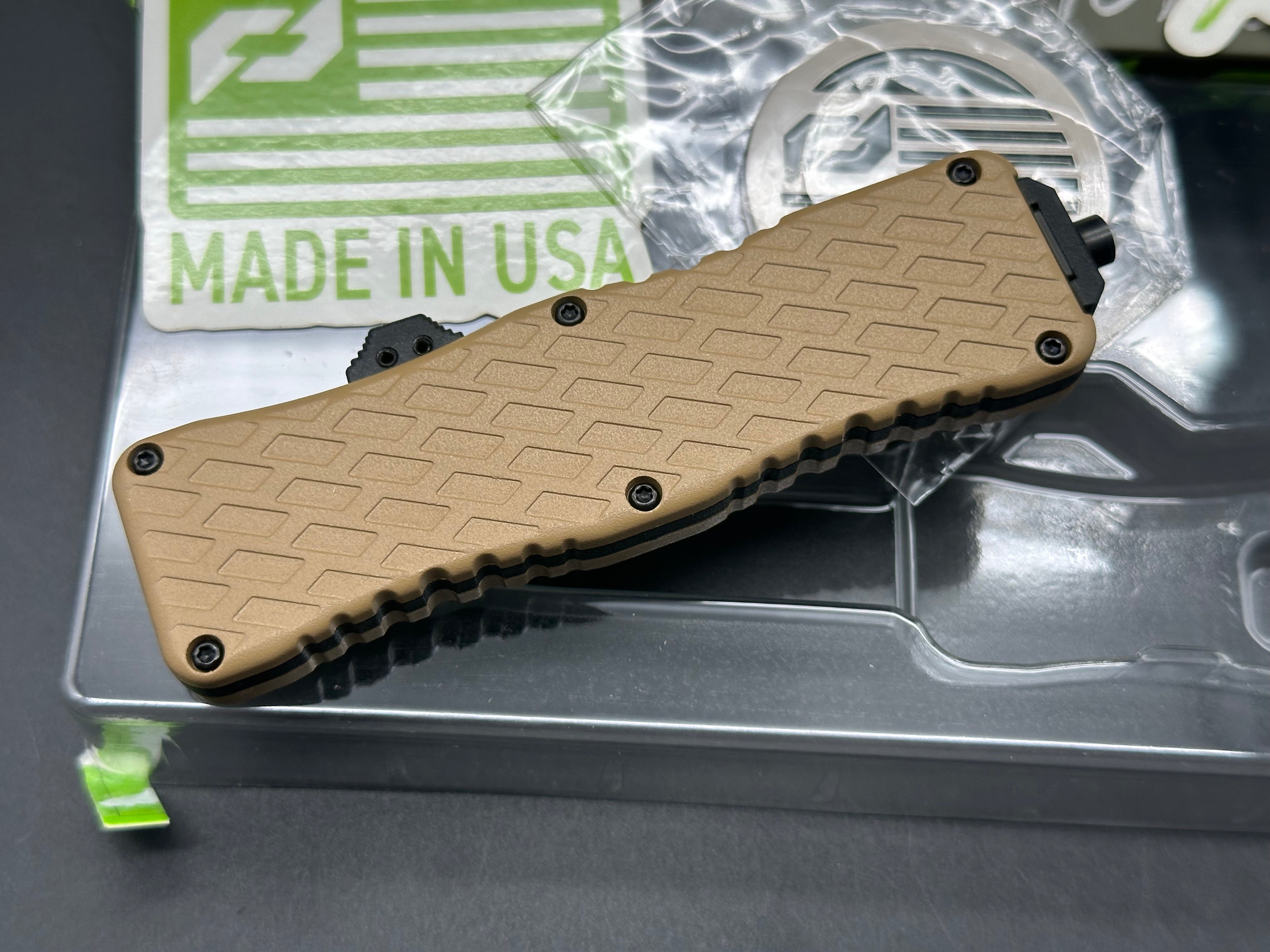 Schrade Uproar Dagger D/A OTF Automatic Knife - FDE Aluminum Handle with 3 Black D2 Serrated Blades - Tactical EDC Knife for Outdoor Camping, Survival & Self Defense