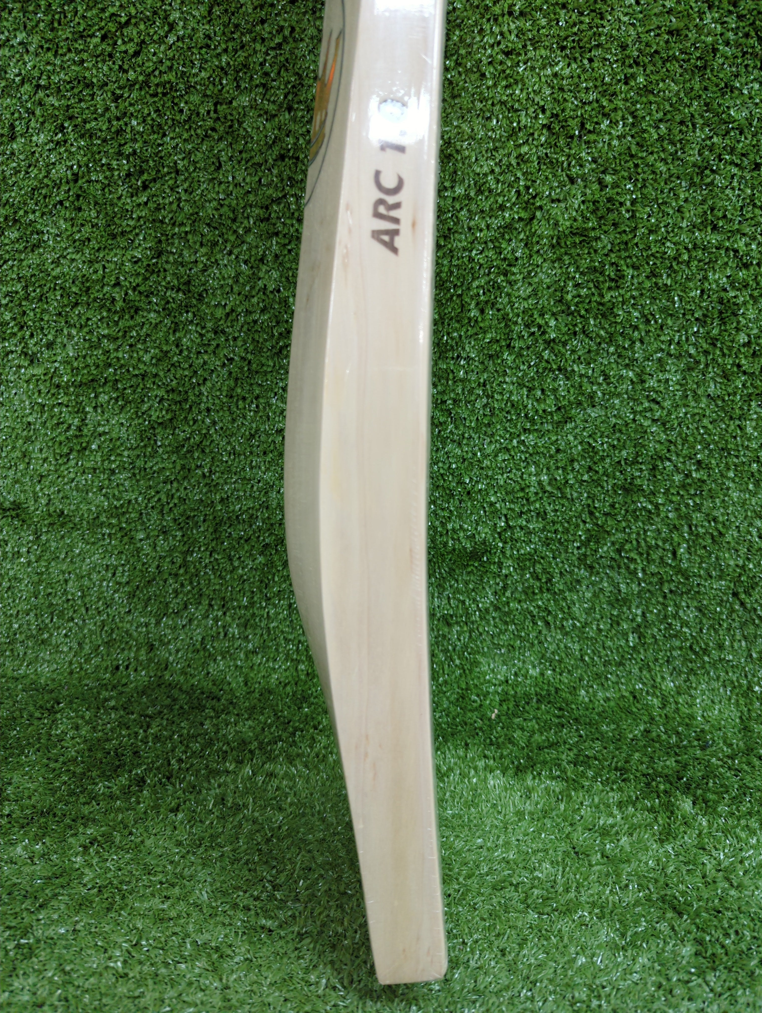 SG Triple Crown Arc 1.0 English Willow Cricket Bat - Premium Performance for Professional & Recreational Cricket Players - Perfect for Matches, Practice & Training Sessions