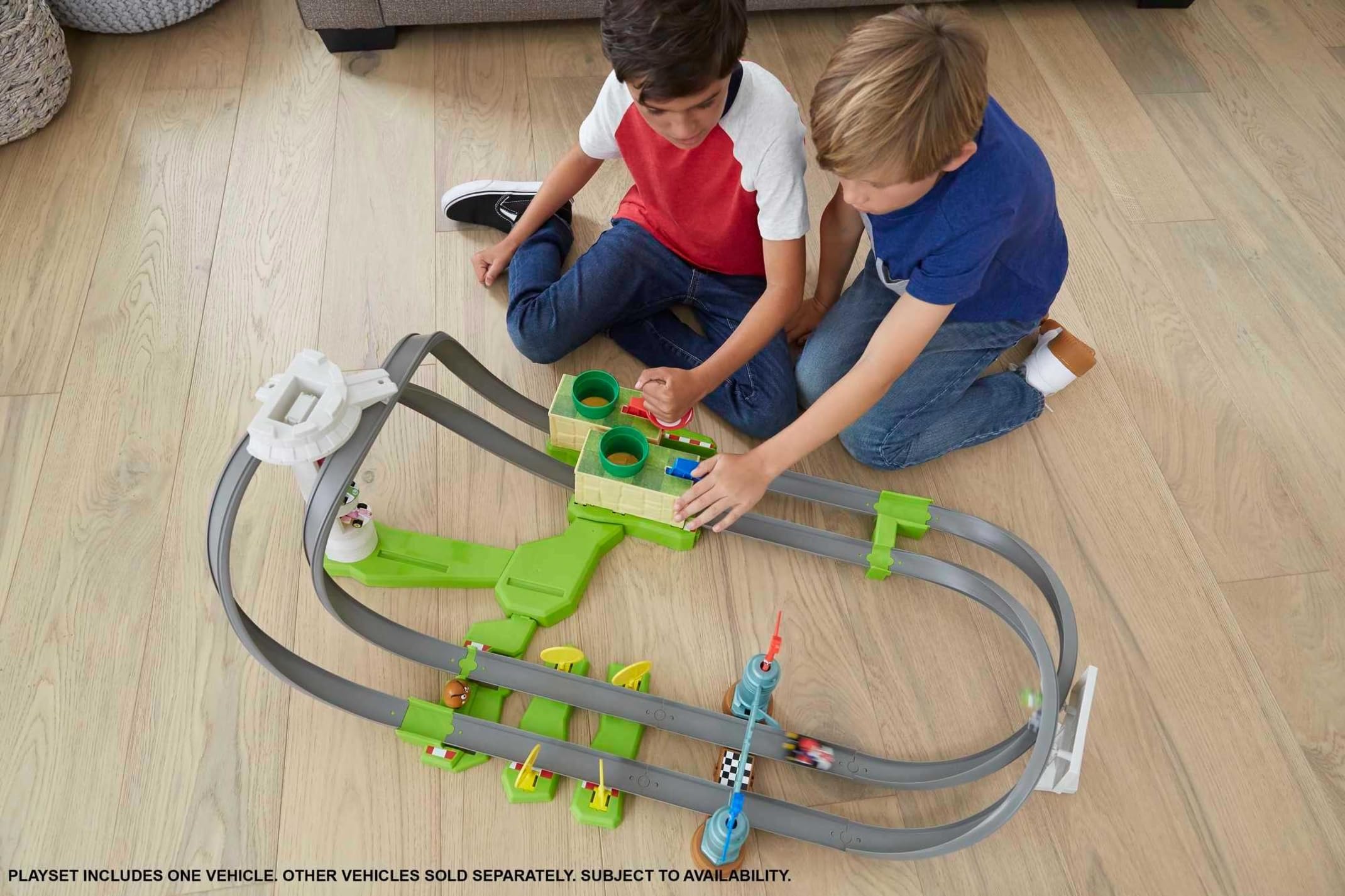 Hot Wheels Mario Kart Circuit Lite Track Set - Race Toy for Kids with 2 Cars - Perfect for Indoor Play & Birthday Gifts
