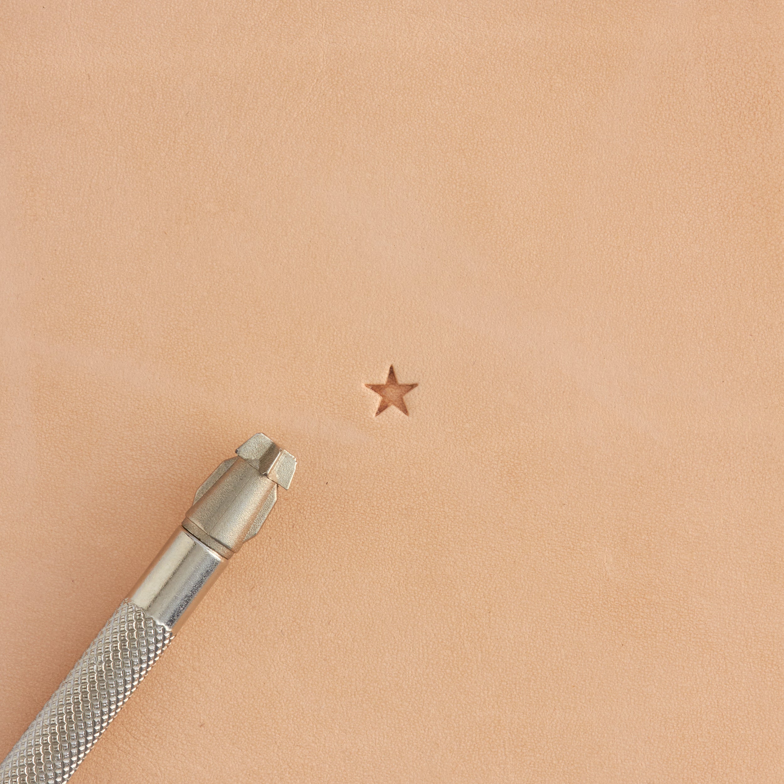 Craftool® Classic Star Stamp - High-Quality Metal Craft Stamp for Leather, Wood & DIY Projects - Perfect for Scrapbooking, Card Making & Personalized Gifts