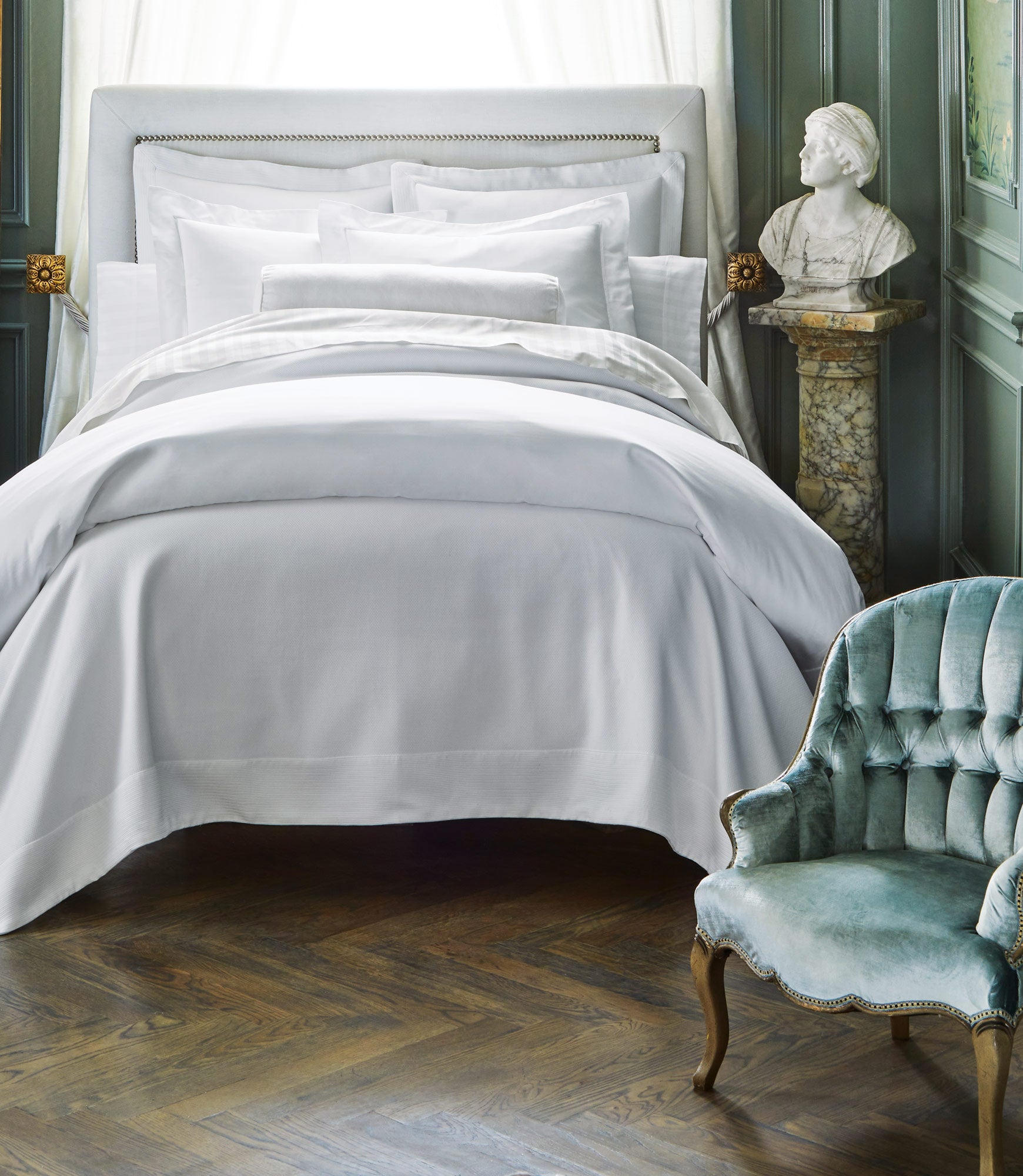 Angelina Matelassé Coverlet - Luxury Quilted Bedspread for Queen Size Beds, Soft Woven Cotton Blend, Elegant Home Decor for Master Bedroom & Guest Room