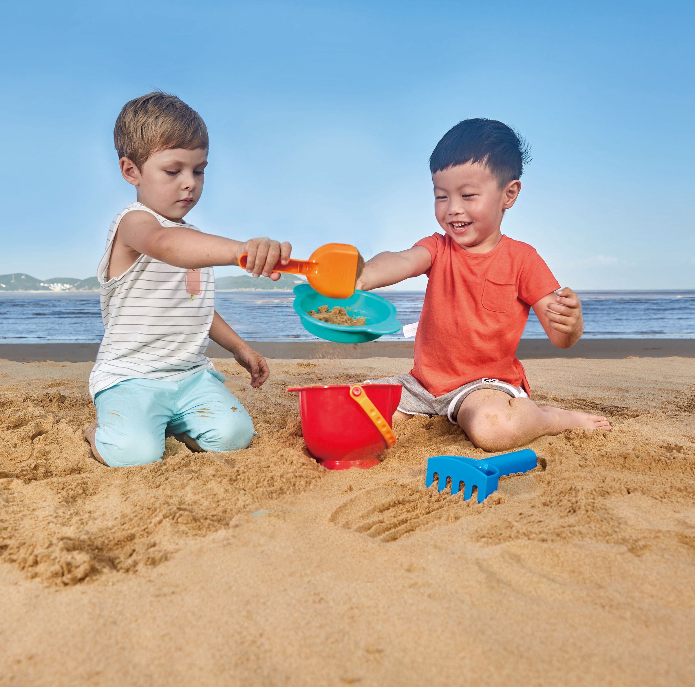 Hape Beach Essentials Sand Toy Set with Bucket, Sifter, Rake & Shovel | Toddler Sand Play Kit for Kids 18+ Months | Perfect for Beach, Sandbox & Outdoor Summer Activities