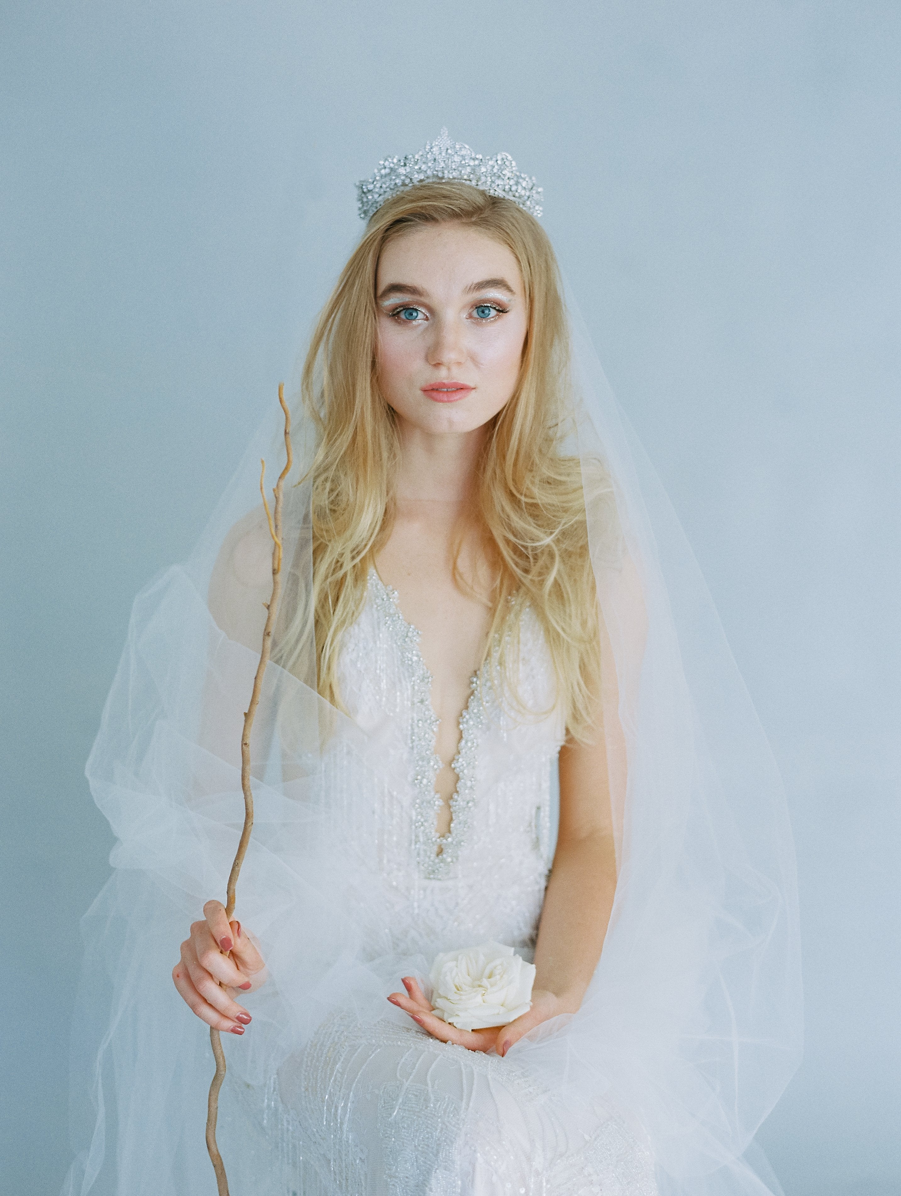 Sparkling SHELLIE Gold Bridal Tiara - Elegant Wedding Crown for Bride, Bridesmaids & Flower Girls | Perfect for Weddings, Prom, Pageants & Special Occasions