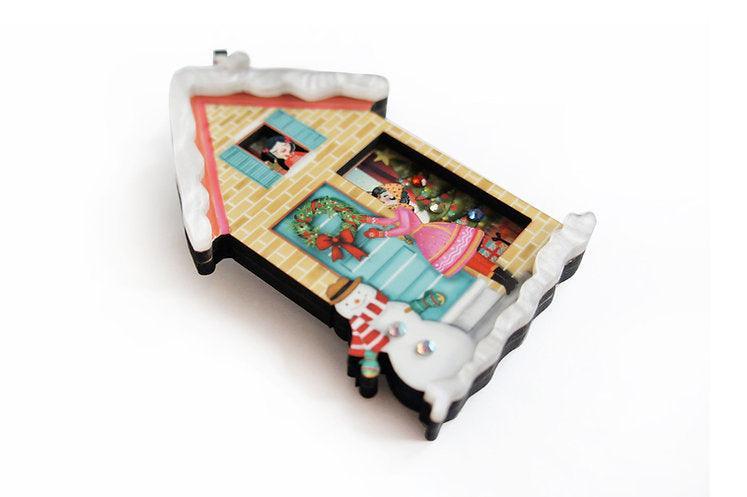 Laliblue Christmas House Brooch - Festive Holiday Pin for Women, Elegant Winter Accessory for Jackets, Scarves & Hats - Perfect for Christmas Parties, Gift Exchanges & Seasonal Decor
