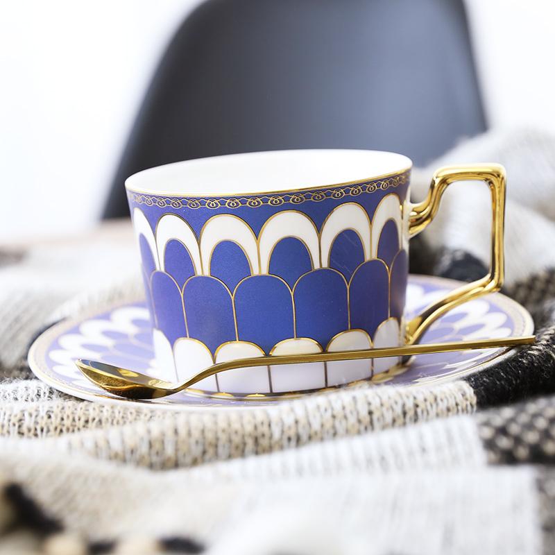 Elegant Porcelain Coffee Cups with Gold Trim - Set of 2 Latte Mugs & Saucers, British Style Tea Cups in Gift Box - Perfect for Afternoon Tea, Coffee Breaks & Gifting