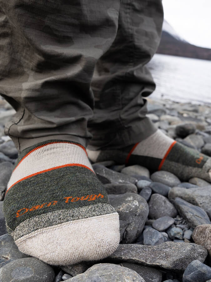 Darn Tough 1405 Men's Hiker Boot Midweight Hiking Socks with Full Cushion - Comfortable & Durable for Outdoor Adventures, Backpacking & Trail Running