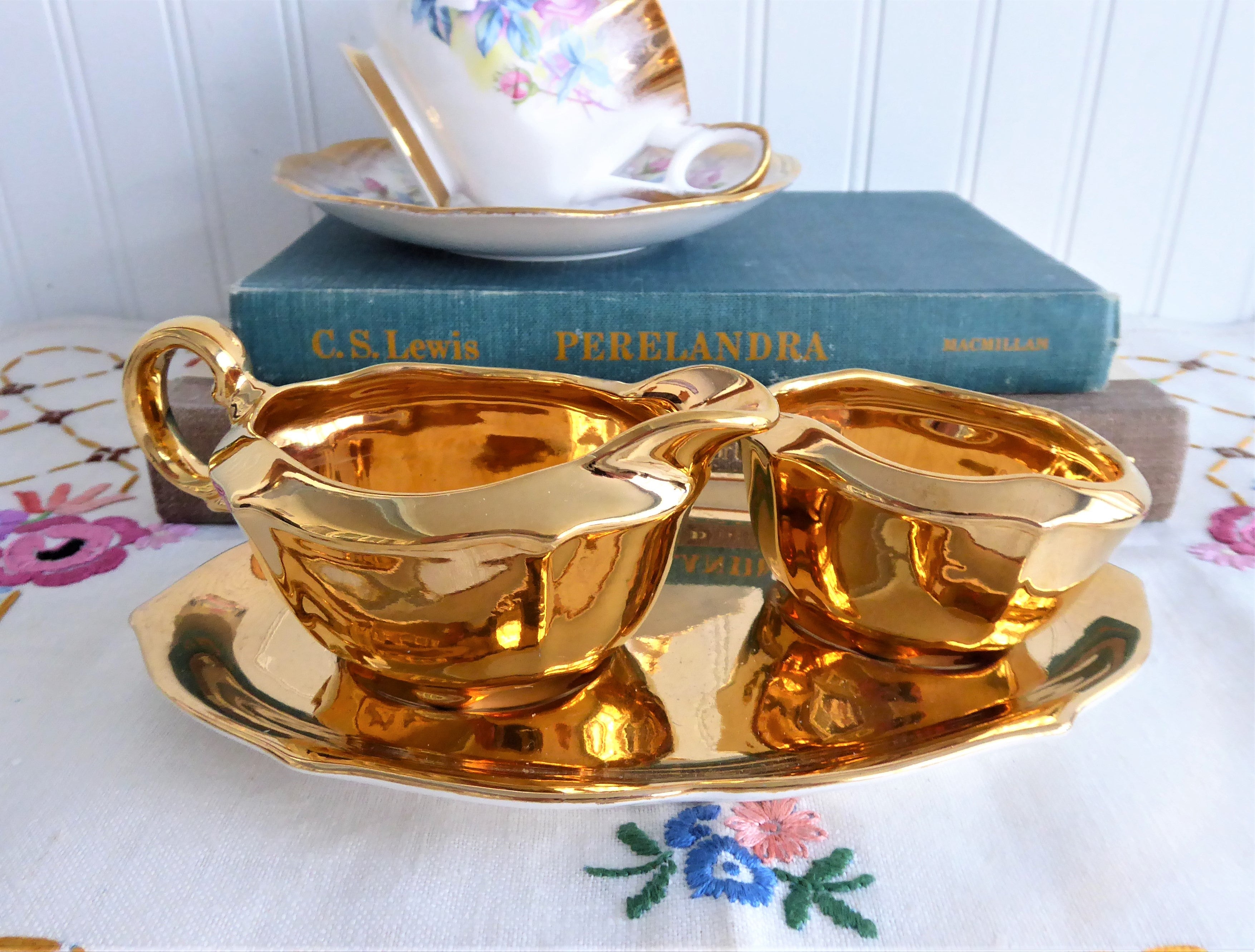 Vintage Royal Winton Golden Age Creamer & Sugar Bowl Set with Matching Tray - 1960s Gold Luster China Tea Service for Afternoon Tea & Collectible Display