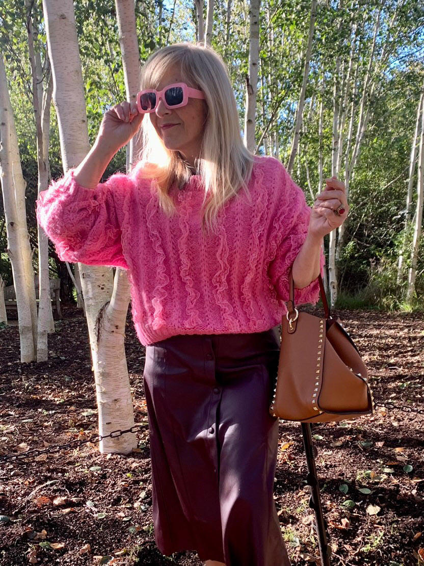 Vintage Bucket Bag with Metal Rivets - Stylish Leather Crossbody Purse for Women | Perfect for Casual Outings, Travel & Everyday Use