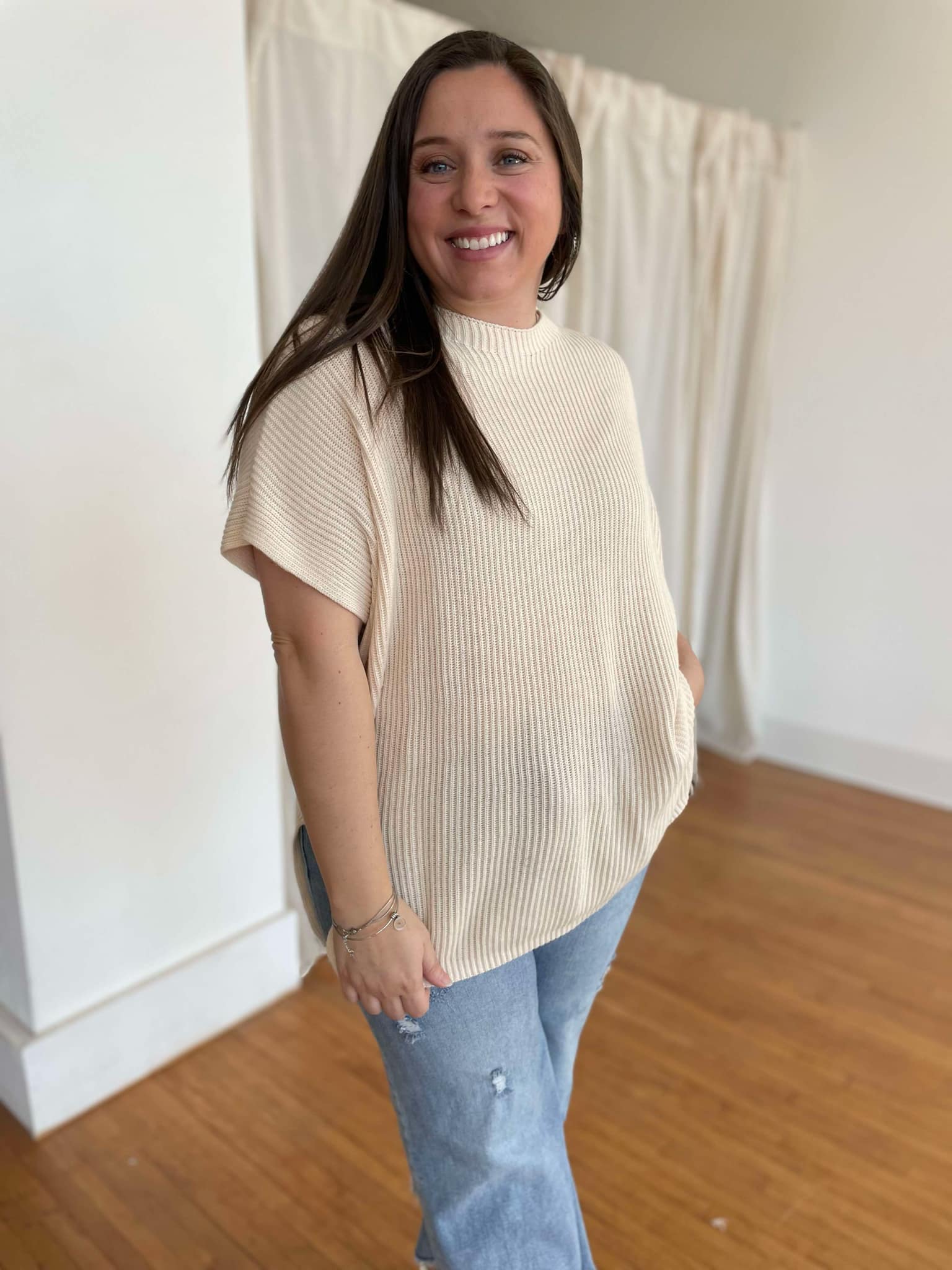 PREORDER: Stylish Day On The Town Sweater for Women - 2 Color Options | Cozy Knit Pullover for Casual Outings & Fall Fashion
