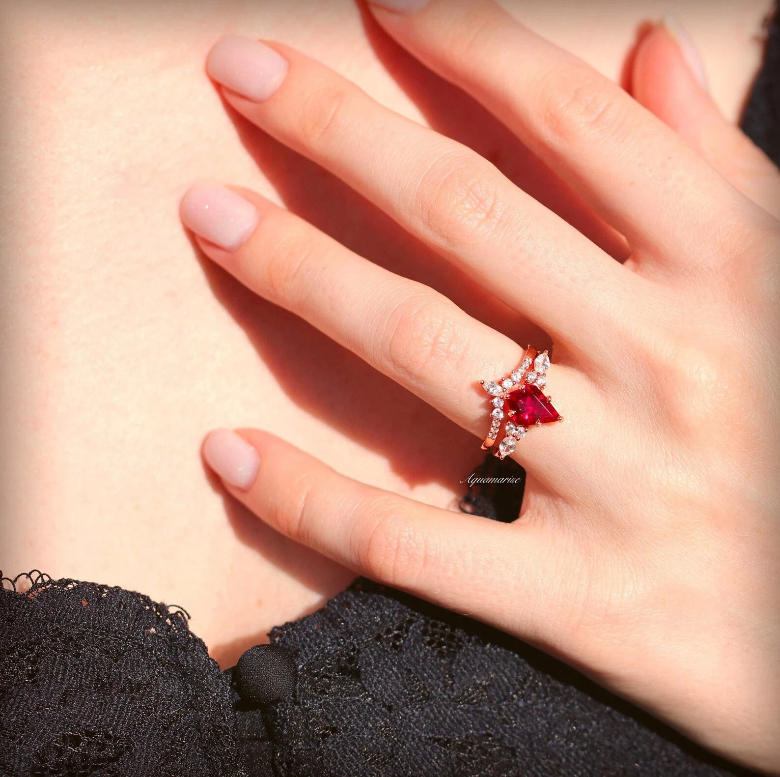 Skye Kite™ Ruby & Rose Gold Leaf Couple Rings for Women & Men - Romantic Matching Wedding Bands, Anniversary Gift for Her & Him - Perfect for Valentine's Day, Engagement & Special Occasions