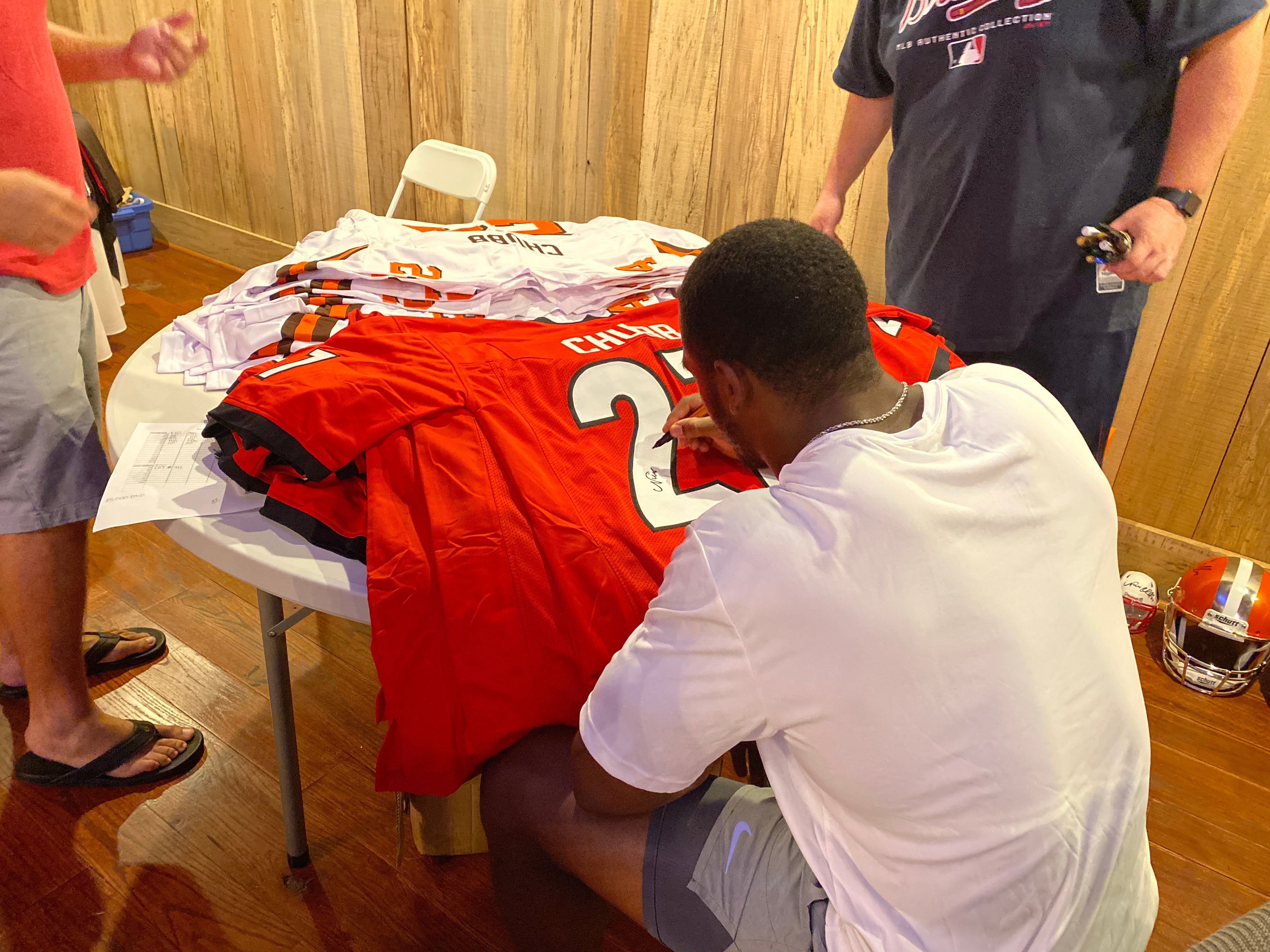 Nick Chubb Autographed Georgia Bulldogs Red Football Jersey - Authentic Signed Collectible for Fans & Memorabilia - Perfect for Game Day, Display, and Gifting