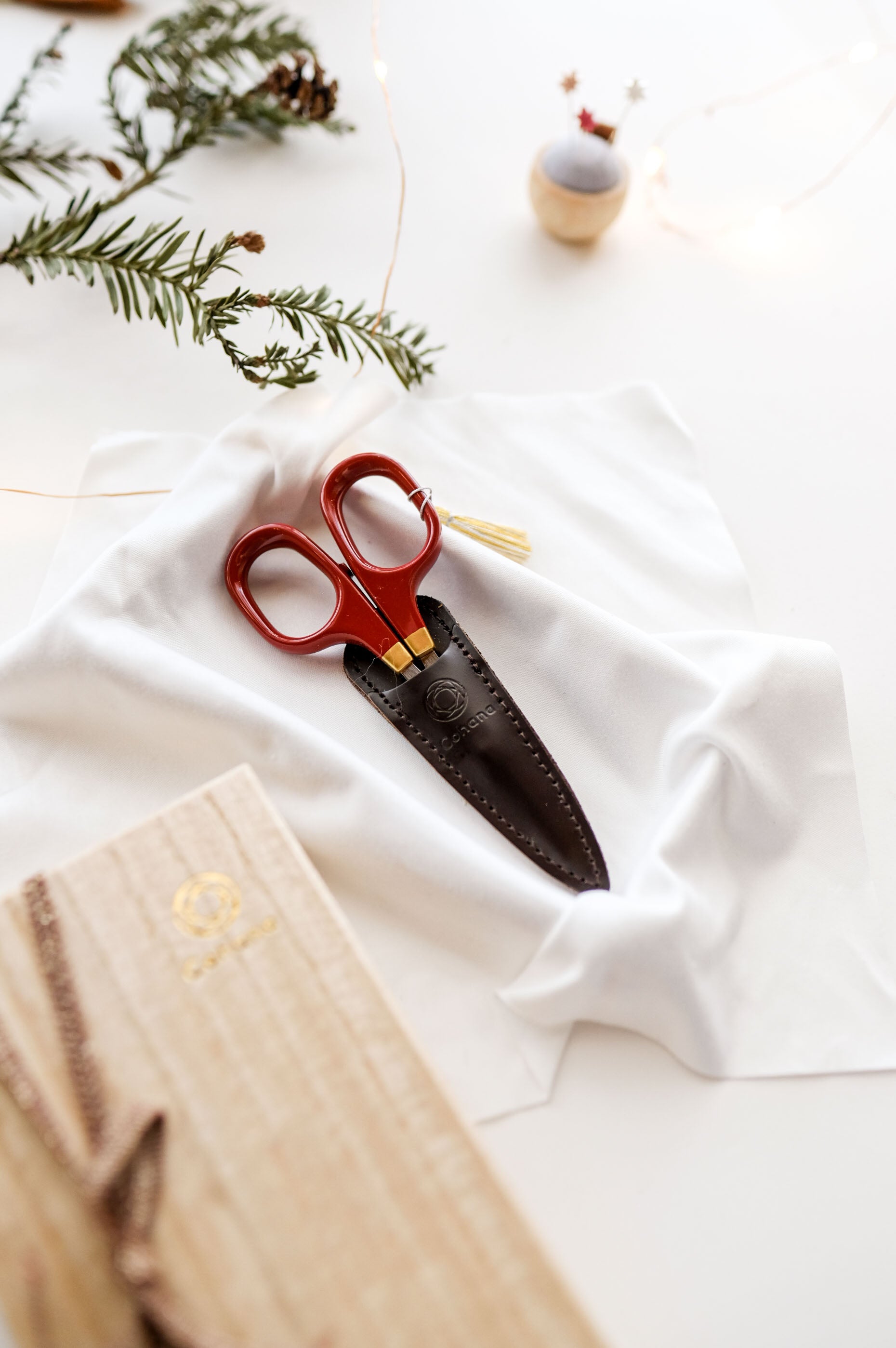 Premium Small Scissors with Lacquered Handles - Sharp Stainless Steel Craft Scissors for Sewing, Embroidery & DIY Projects - Perfect for Fabric Cutting, Paper Crafts & Gift Wrapping