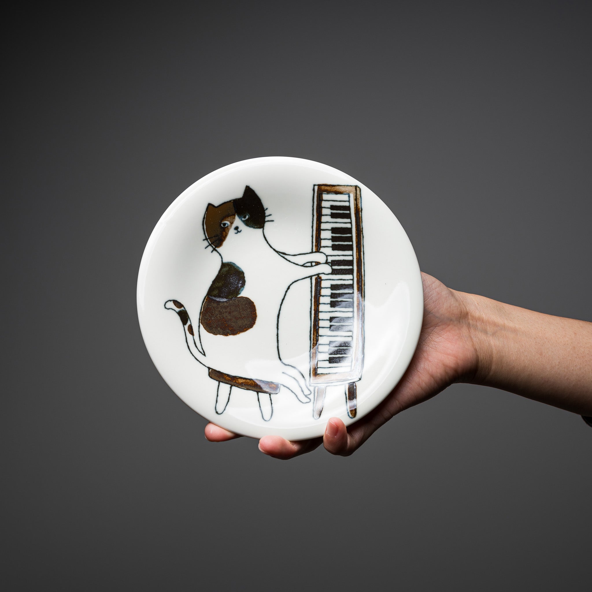 Cat Playing Piano Plate - 16 cm Cute Ceramic Dish for Cats | Perfect for Pet Treats, Snacks & Home Decor