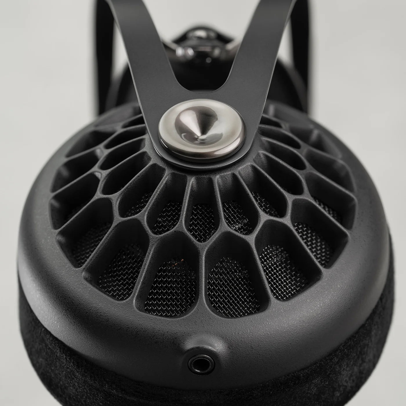Meze 105 AER Premium Over-Ear Headphones - HiFi Studio Headphones with Noise Isolation for Music, Gaming & Home Theater Use