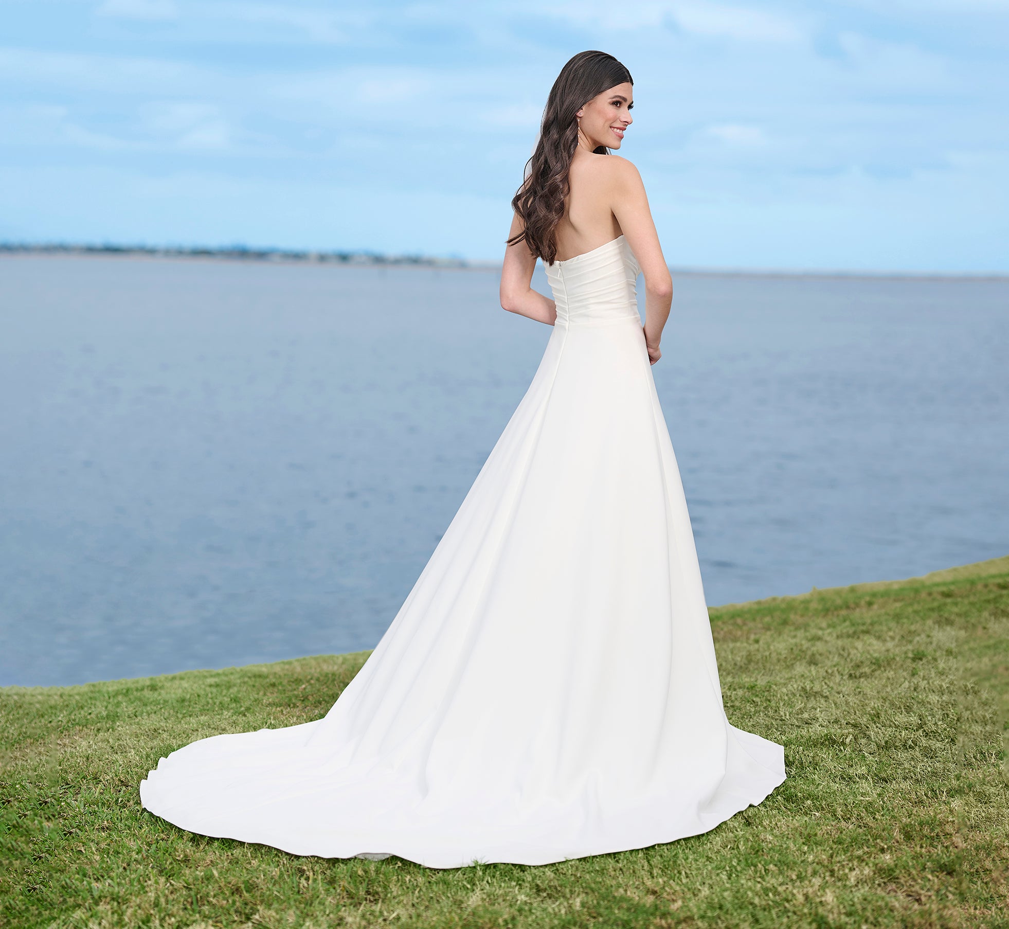 Elegant Ivory Stretch Crepe A-Line Gown with High Slit - Perfect for Evening Galas, Weddings & Formal Events