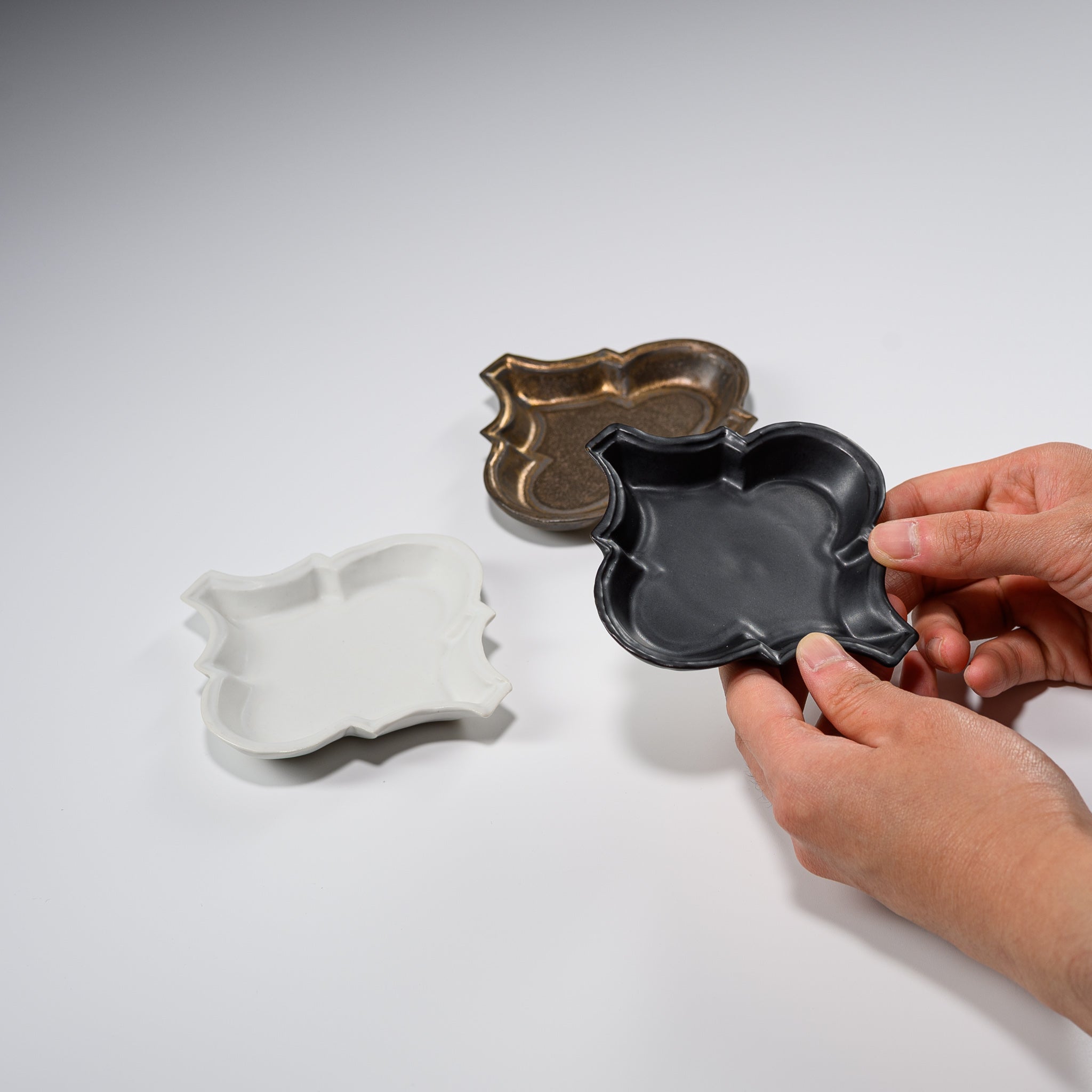 Handmade Usukiyaki Small Dish - Arabesque Design Japanese Ceramic Appetizer Plate for Sushi, Soy Sauce, and Condiments