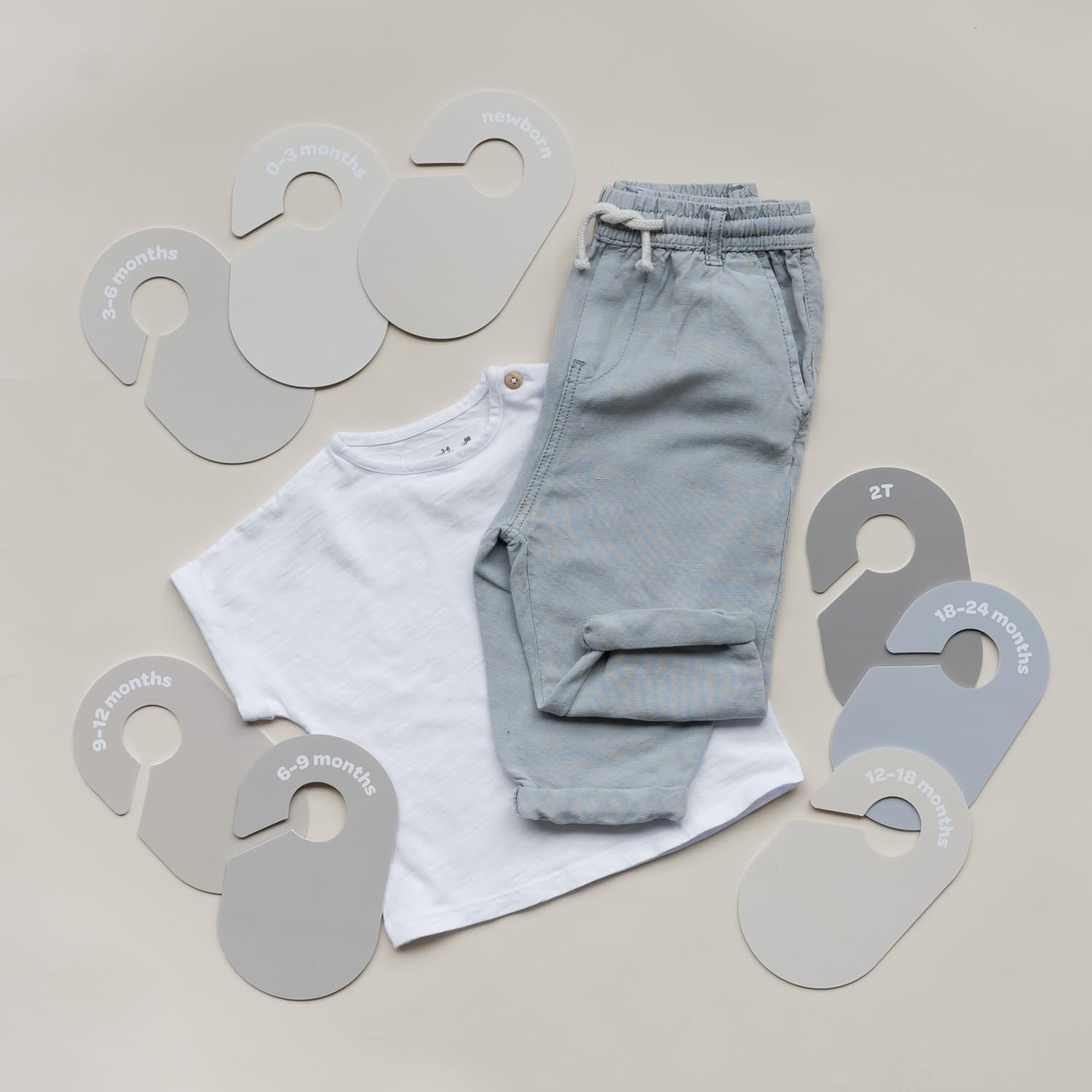 3 Sprouts Baby Closet Dividers Set of 8 - Double-Sided Size Labels Nursery Organizer for Newborn to 2T Baby Clothes - Gray & Beige - Perfect for Nursery Organization & Toddler Wardrobe Sorting