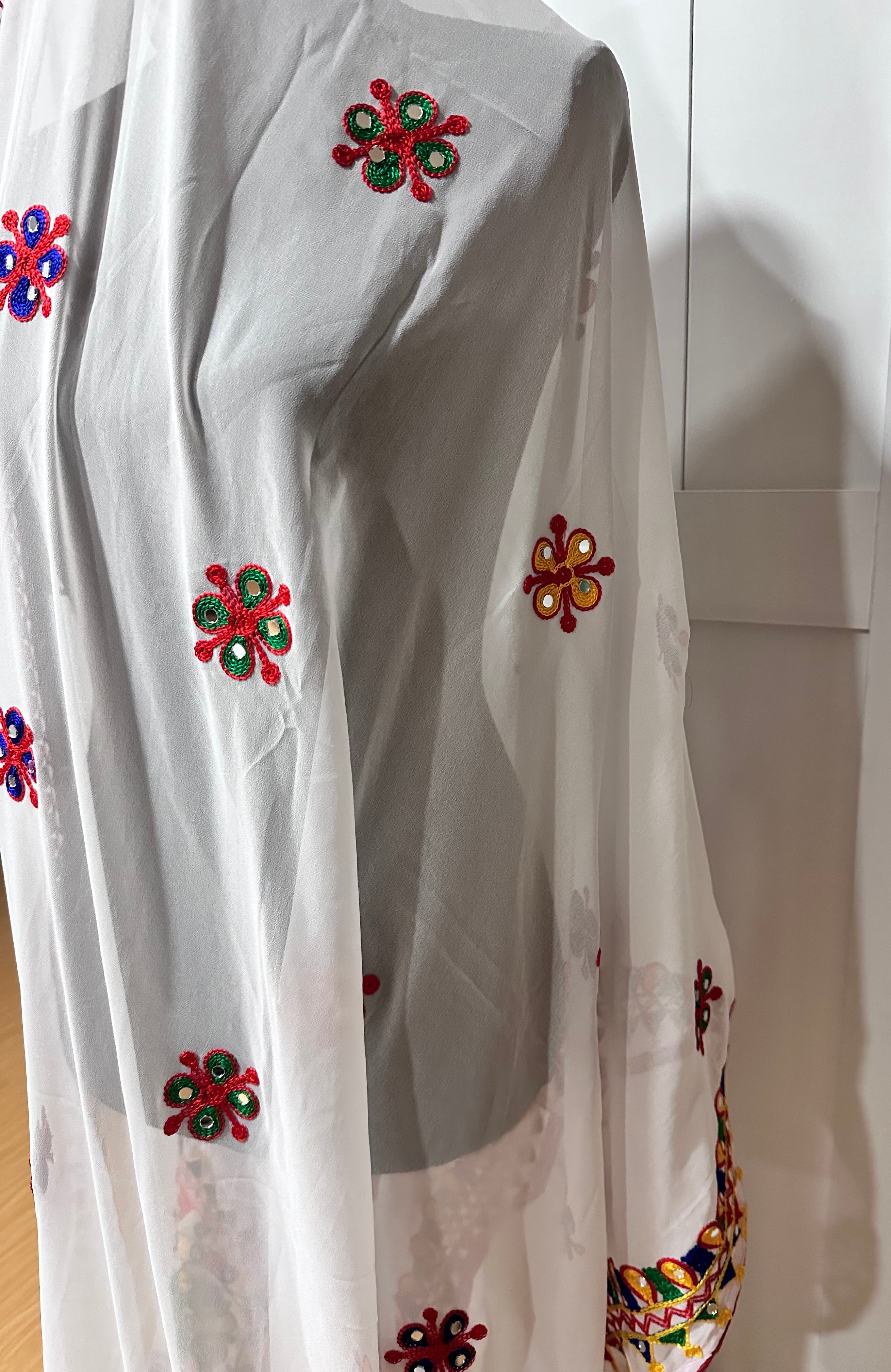 Elegant White Navaratri Dupatta Scarf for Women - Perfect for Festivals, Weddings & Traditional Outfits