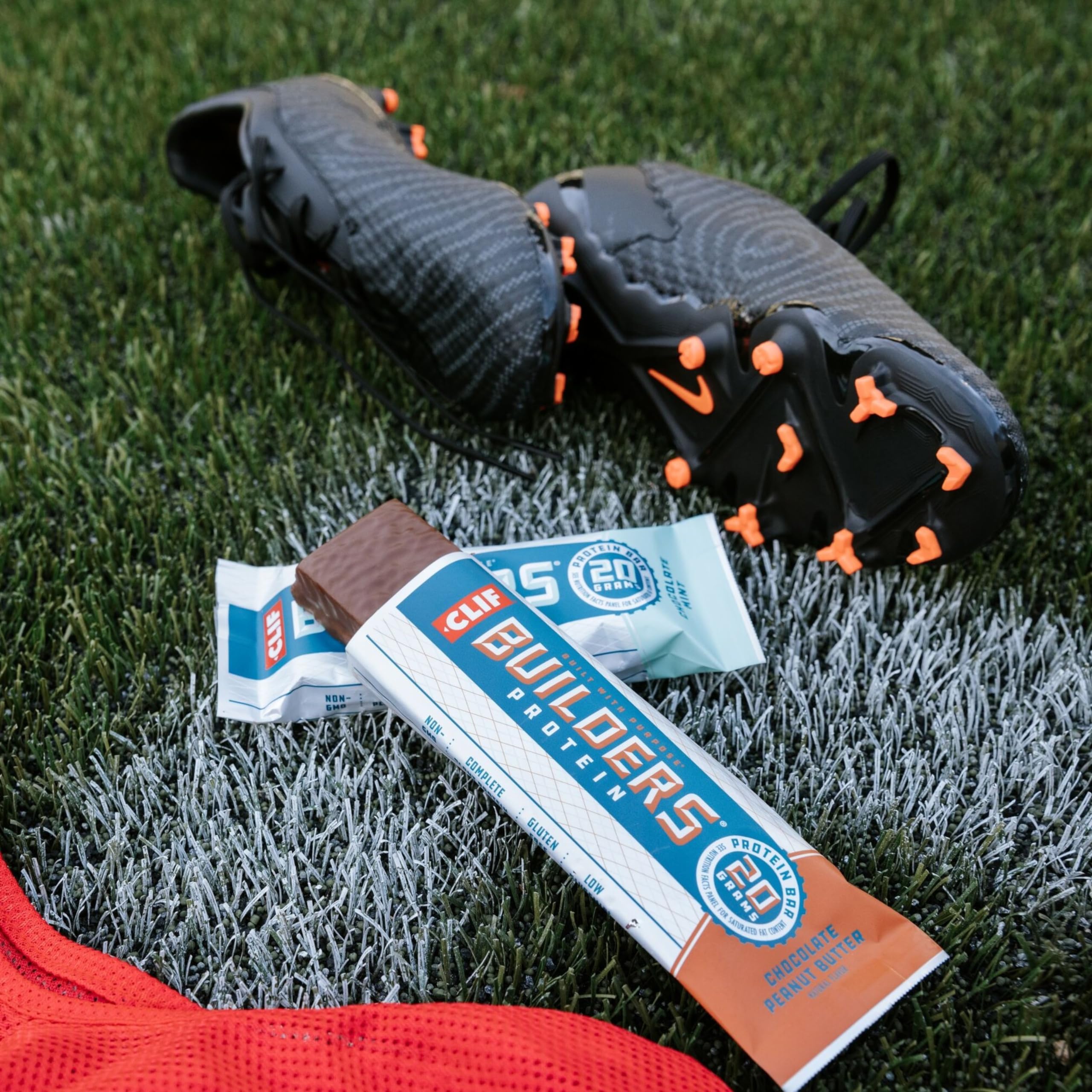 CLIF Builders Protein Bars - Vanilla Almond Flavor, 20g Plant-Based Protein, Gluten Free, Non-GMO, Low Glycemic - 2.4oz (12 Pack) - Perfect for Post-Workout Recovery, Hiking Snacks & On-the-Go Nutrition