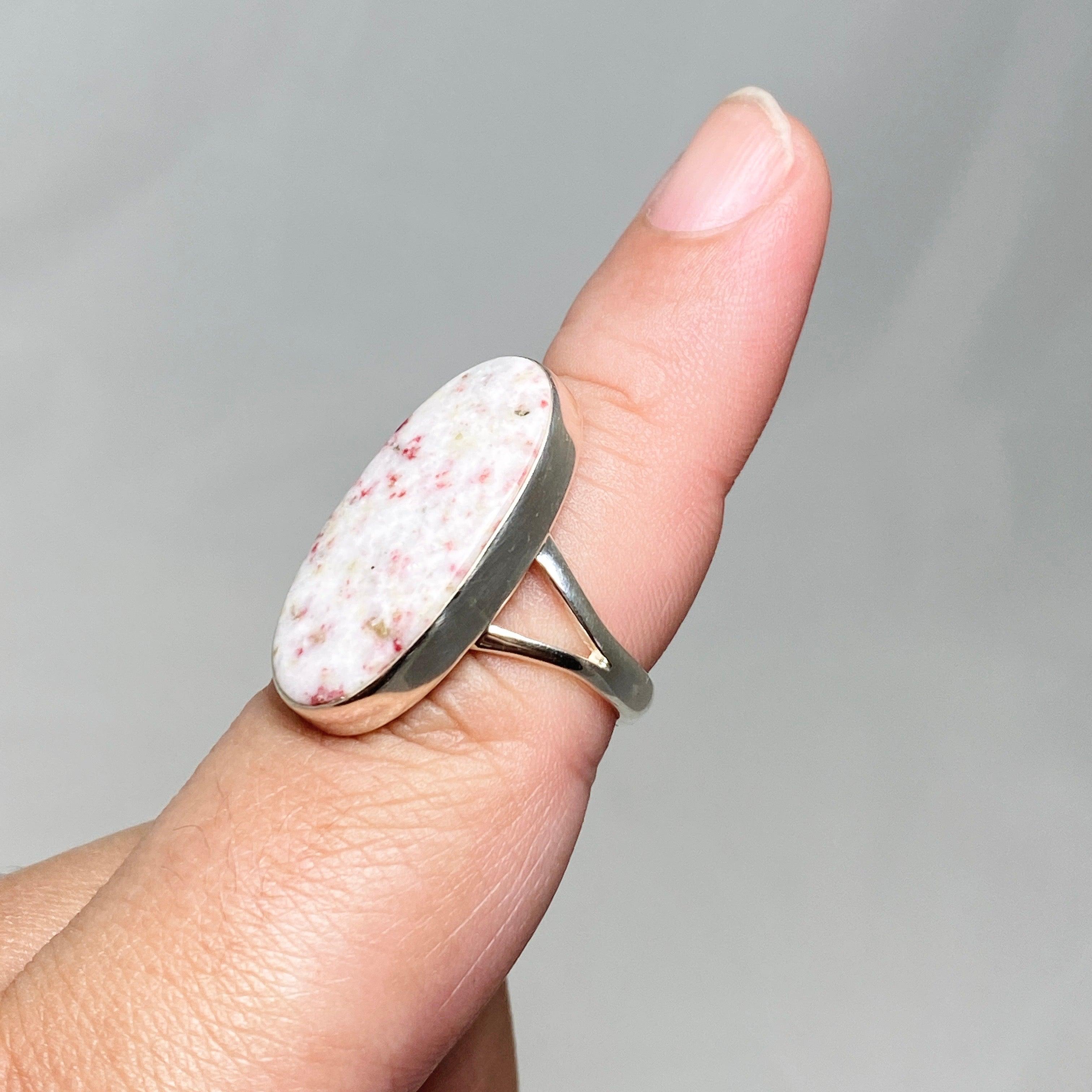 Cinnabar Oval Split Band Ring for Women - Size 8 KRGJ3174 - Elegant Jewelry Gift for Birthday, Anniversary & Special Occasions