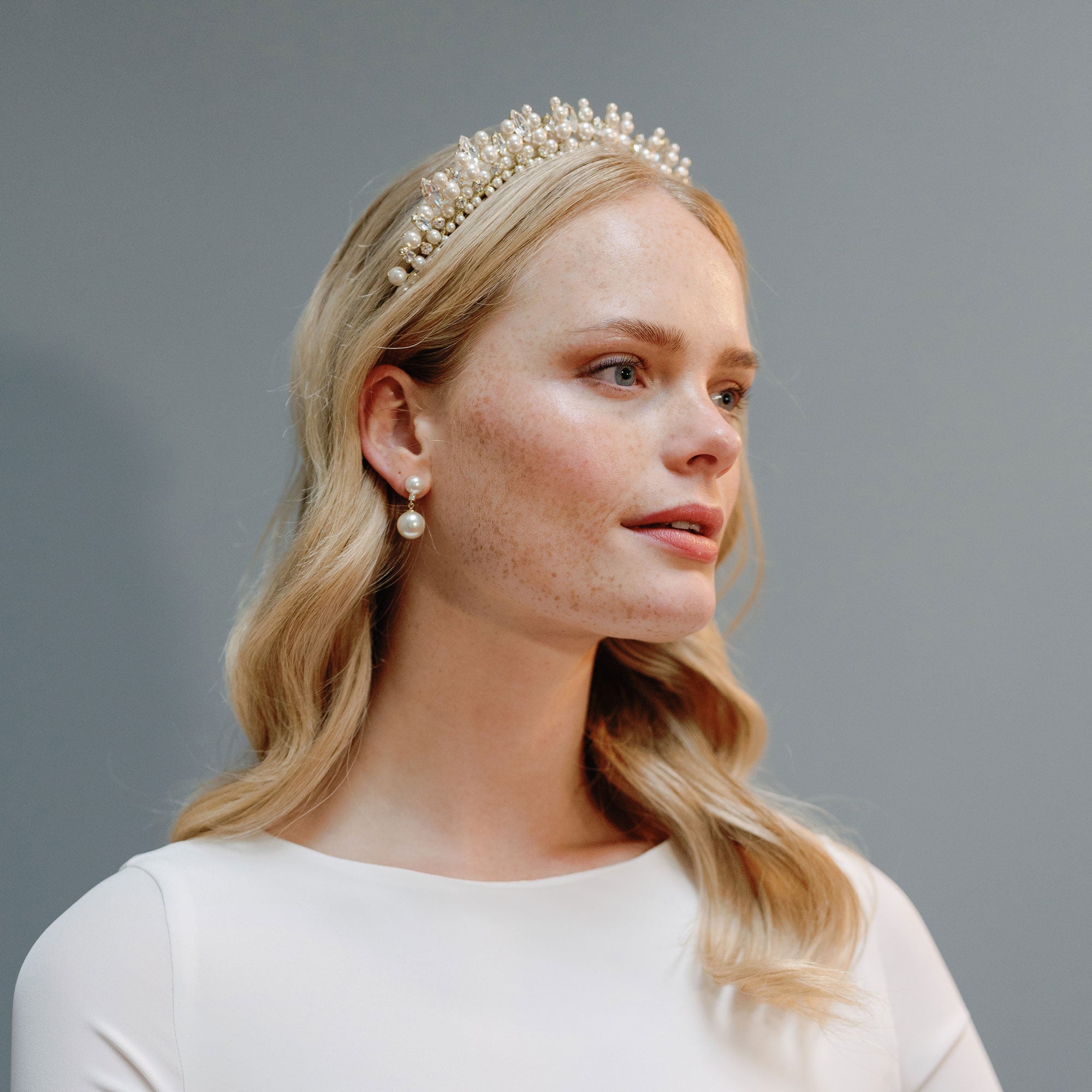 Vintage Pearl & Crystal Gold Halo Crown - Elegant Bridal Tiara for Weddings, Prom, Pageants & Special Occasions