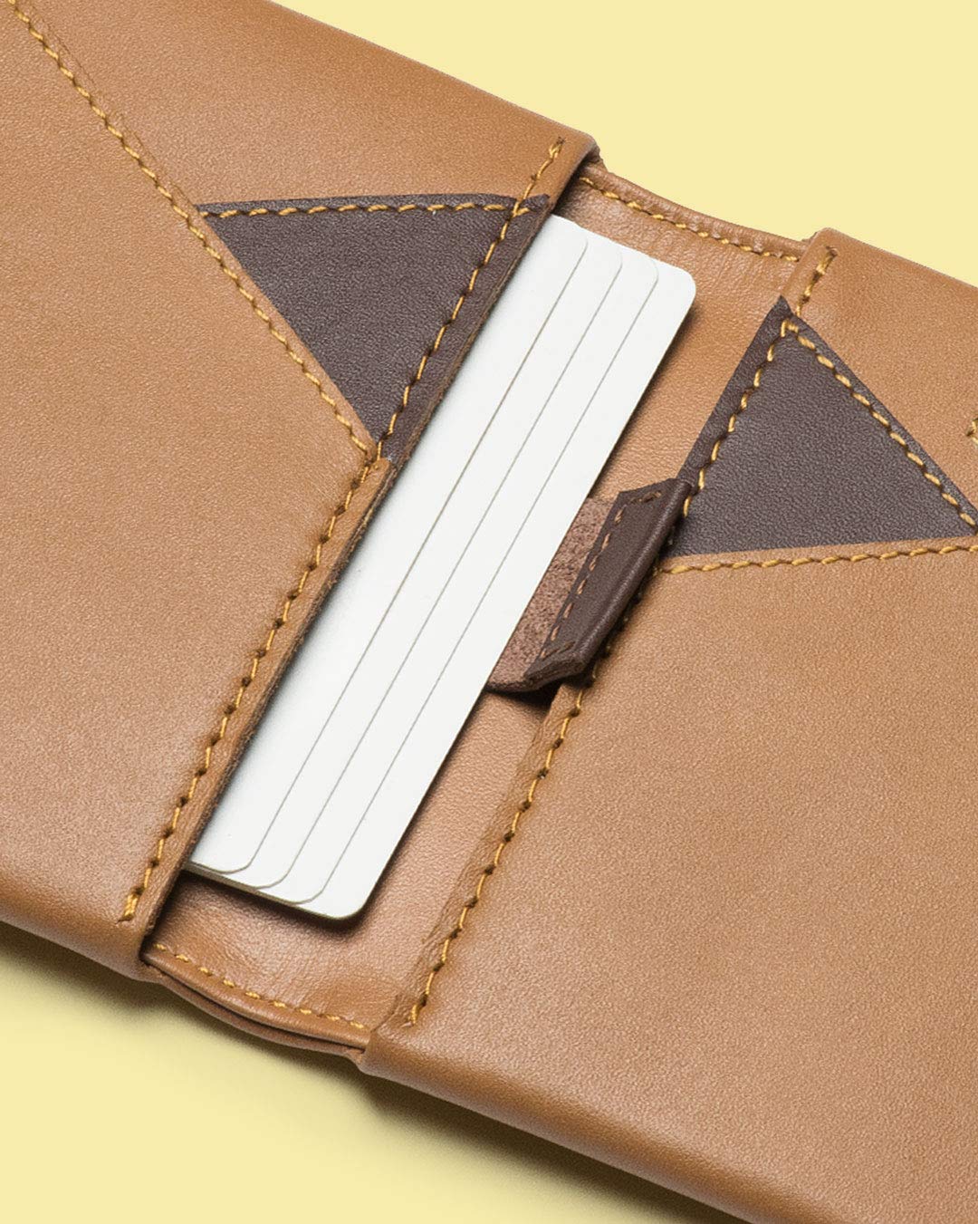 AUROCHS GRAVITY - Slim RFID Leather Bifold Wallet for Men | Minimalist Design | Premium Tan Leather | Ideal Gift for Dad, Husband & Boyfriend | Perfect for Everyday Carry, Travel & Business