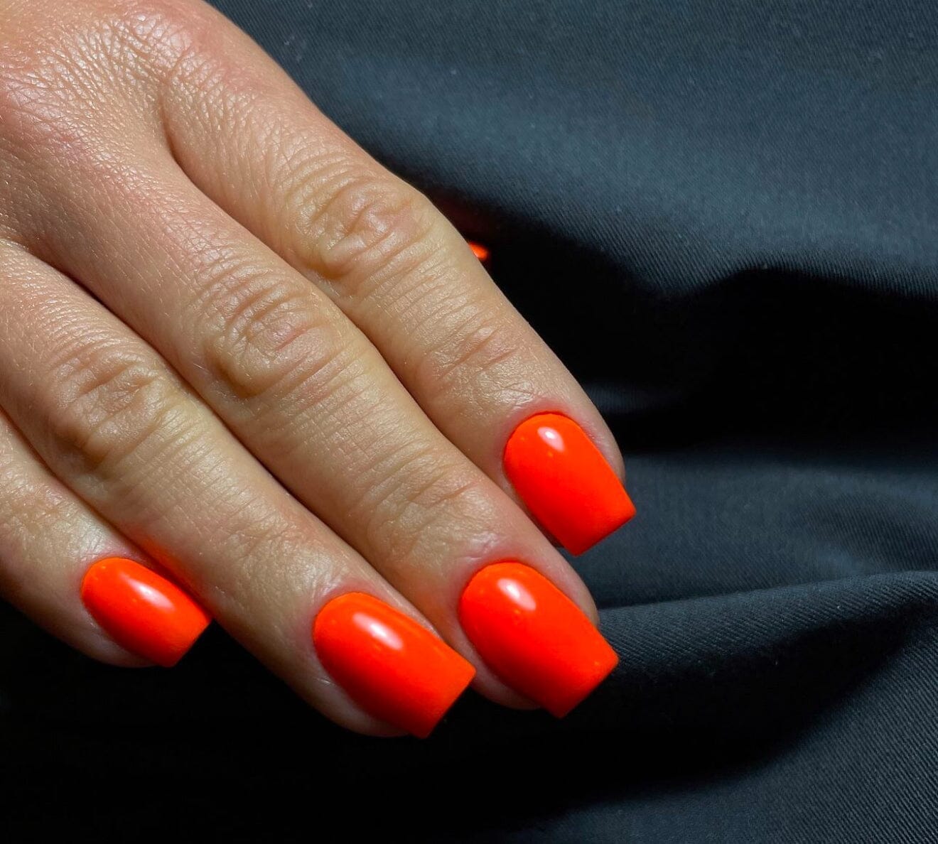 F.O.X Spectrum 070 Neon Nail Polish - 14ml Bottle for Professional Salon & Home Manicure - Vibrant Long-Lasting UV Gel Polish for Nail Art & Special Occasions