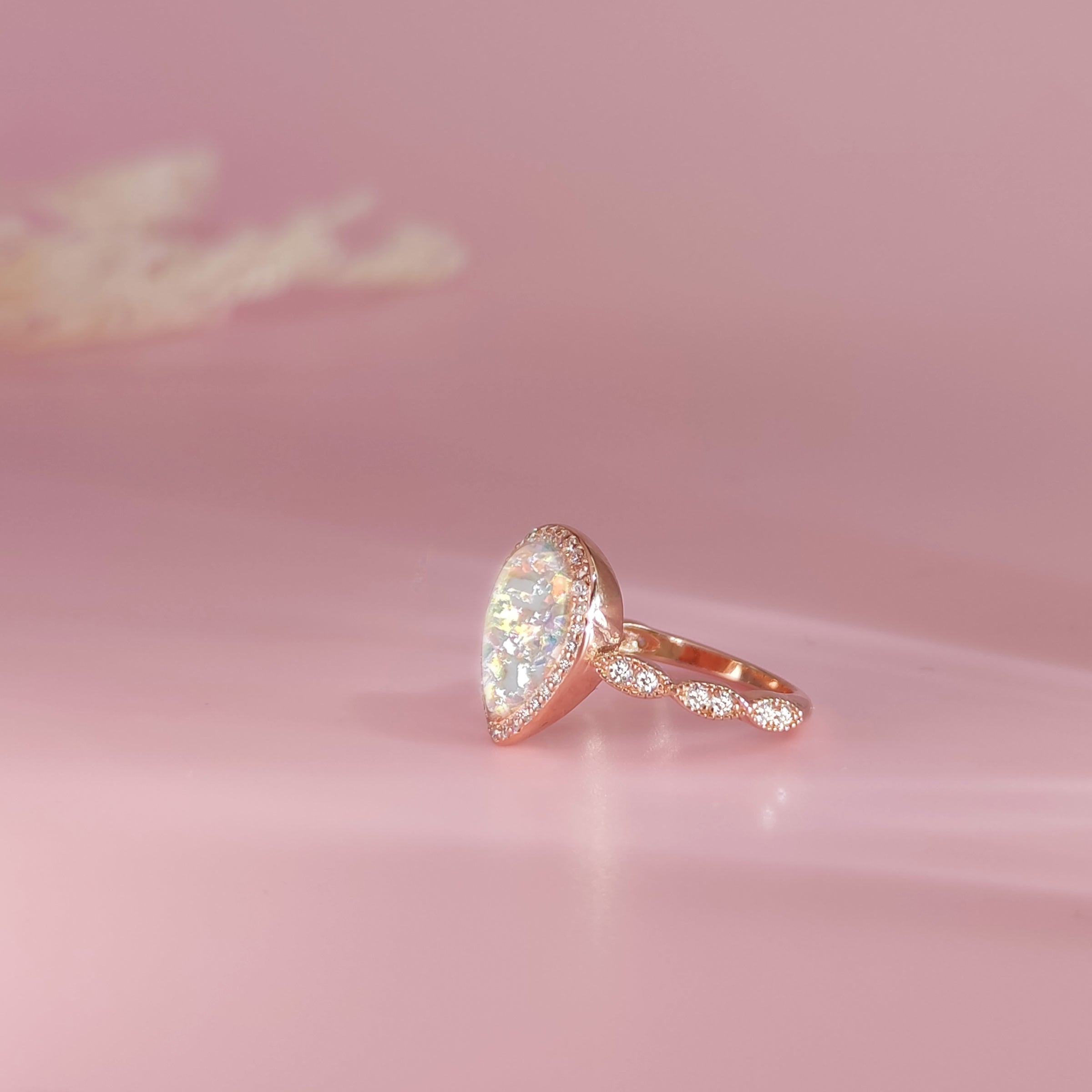 Lumina Essence Ashes Ring - Elegant Memorial Jewelry for Loved Ones | Perfect for Remembrance, Sympathy Gifts & Special Occasions
