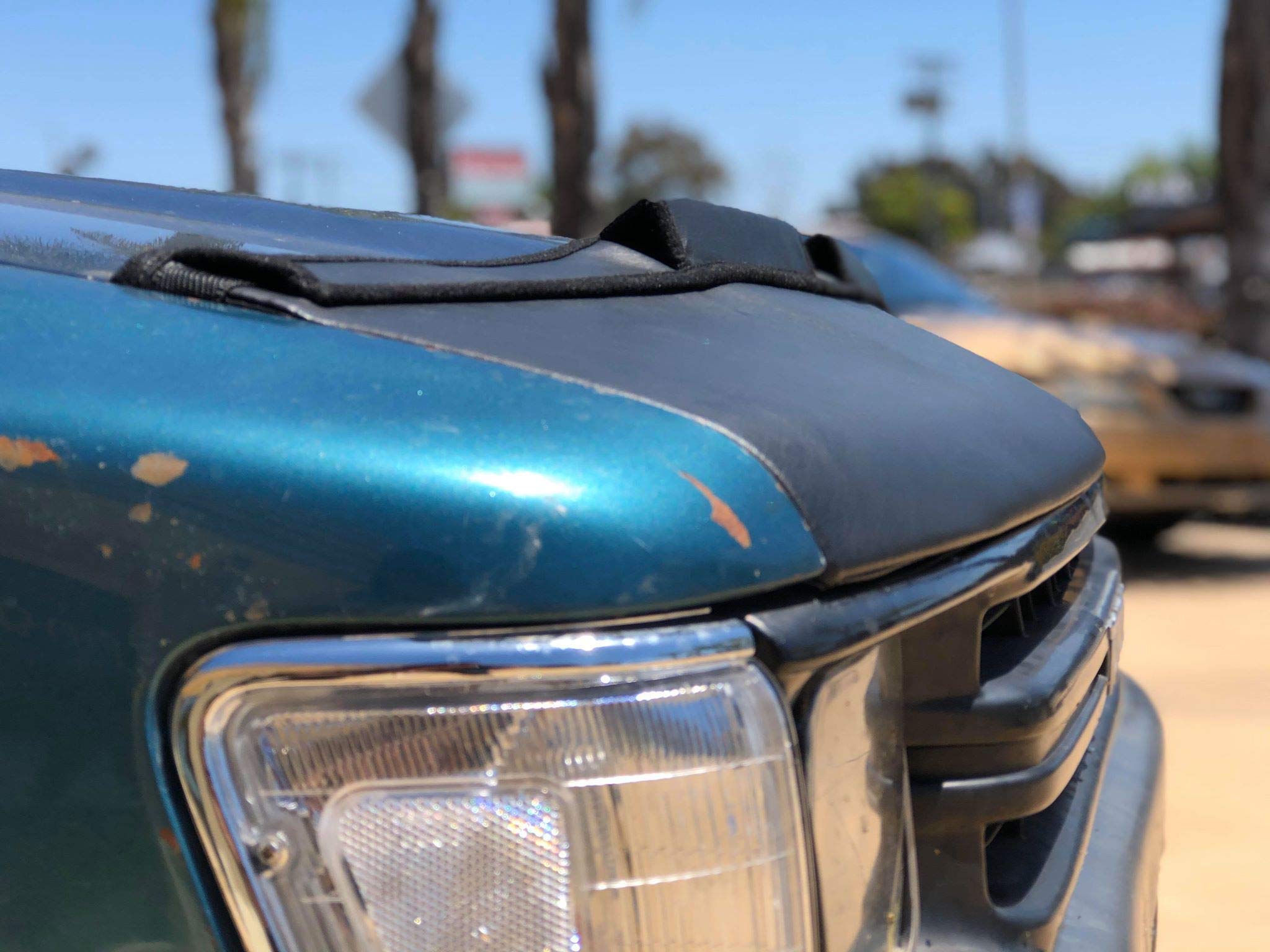 Durable Car Bonnet Hood Bra Cover for Toyota Pickup & 4Runner (1989-1995) - UV Protection & Custom Fit - Perfect for Off-Road Adventures & Daily Commute