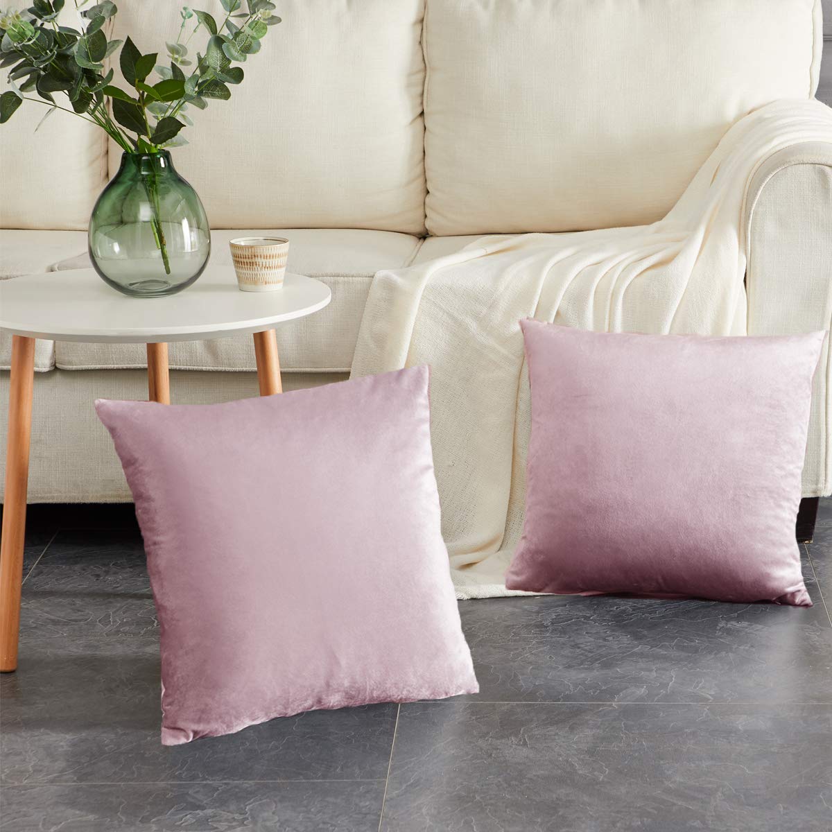 GIGIZAZA Velvet Throw Pillow Covers Set of 2 - 20x20 Inches Square Decorative Cushion Covers in Sweet Lilac for Sofa, Couch & Bed - Soft Luxury Home Decor Accent for Living Room, Bedroom