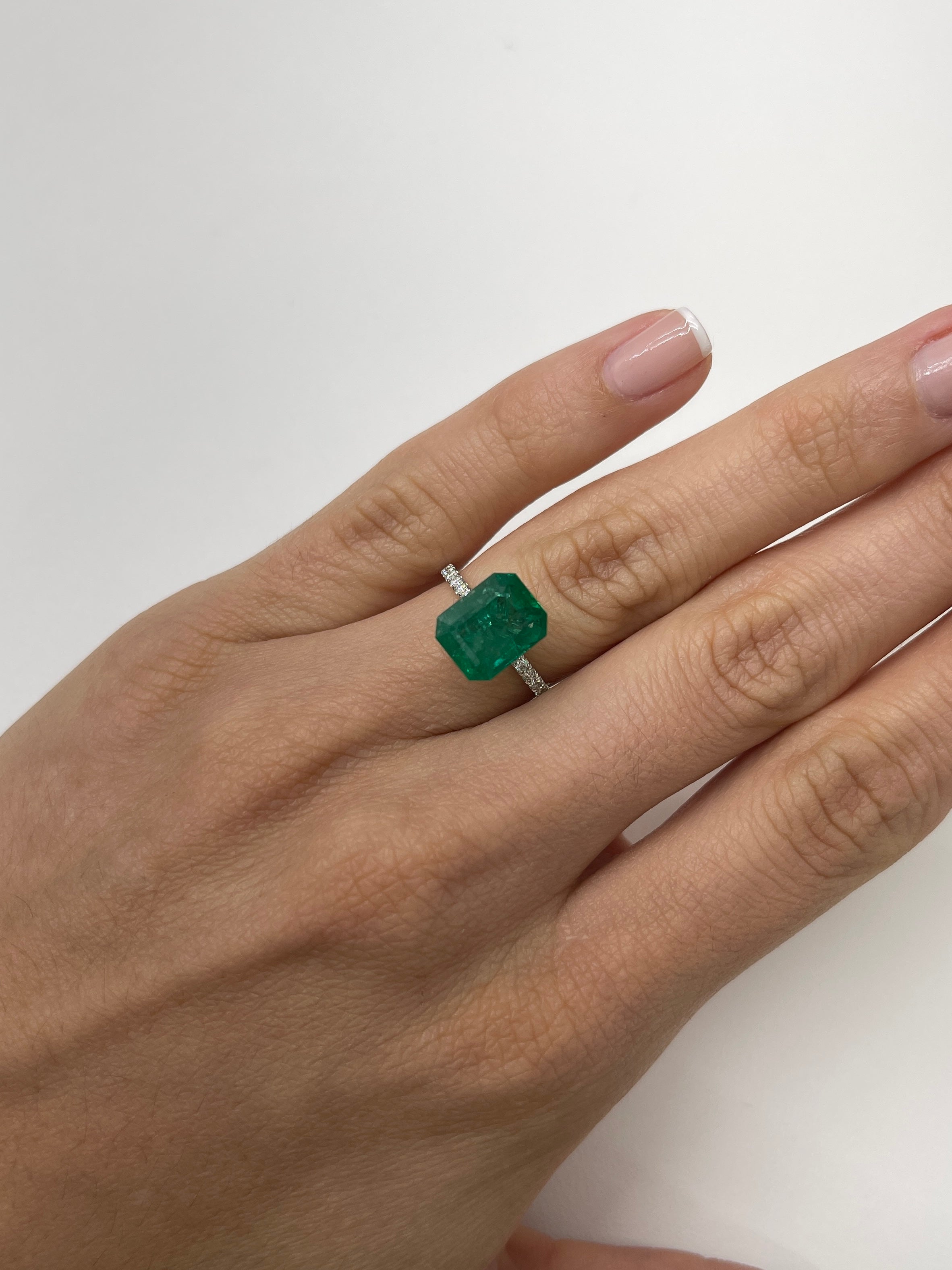 4.36 Carat 11x9mm Deep Green Natural Loose Zambian Emerald Gemstone - Perfect for Jewelry Making, Engagement Rings & Luxury Gifts