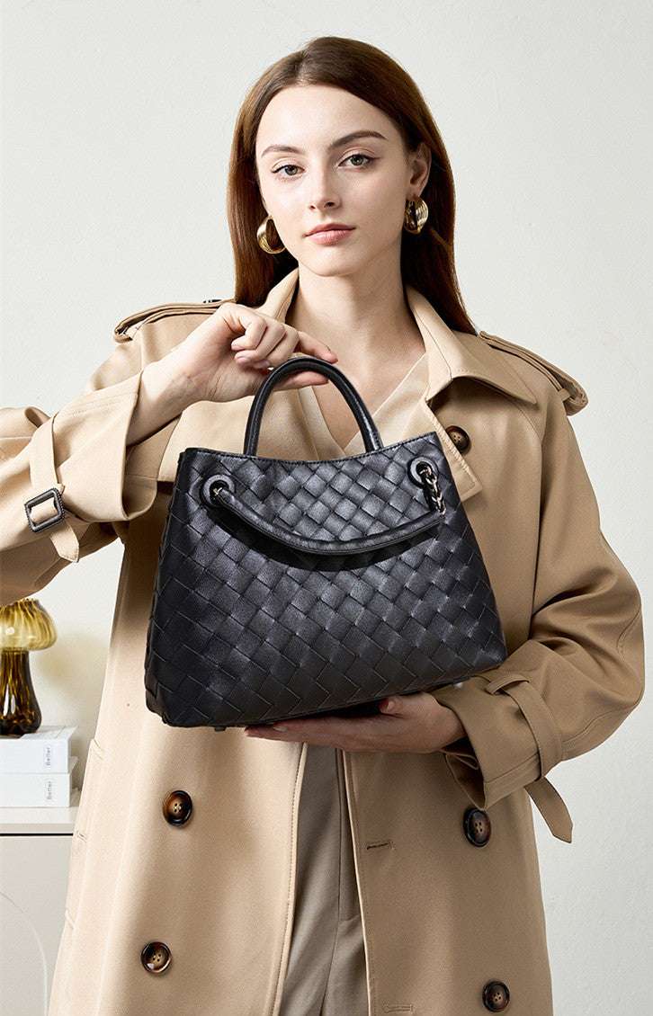 Stylish Woven Leather Crossbody Chain Bag for Women - Trendy Handbag Purse with Adjustable Strap - Perfect for Parties, Dating & Daily Use