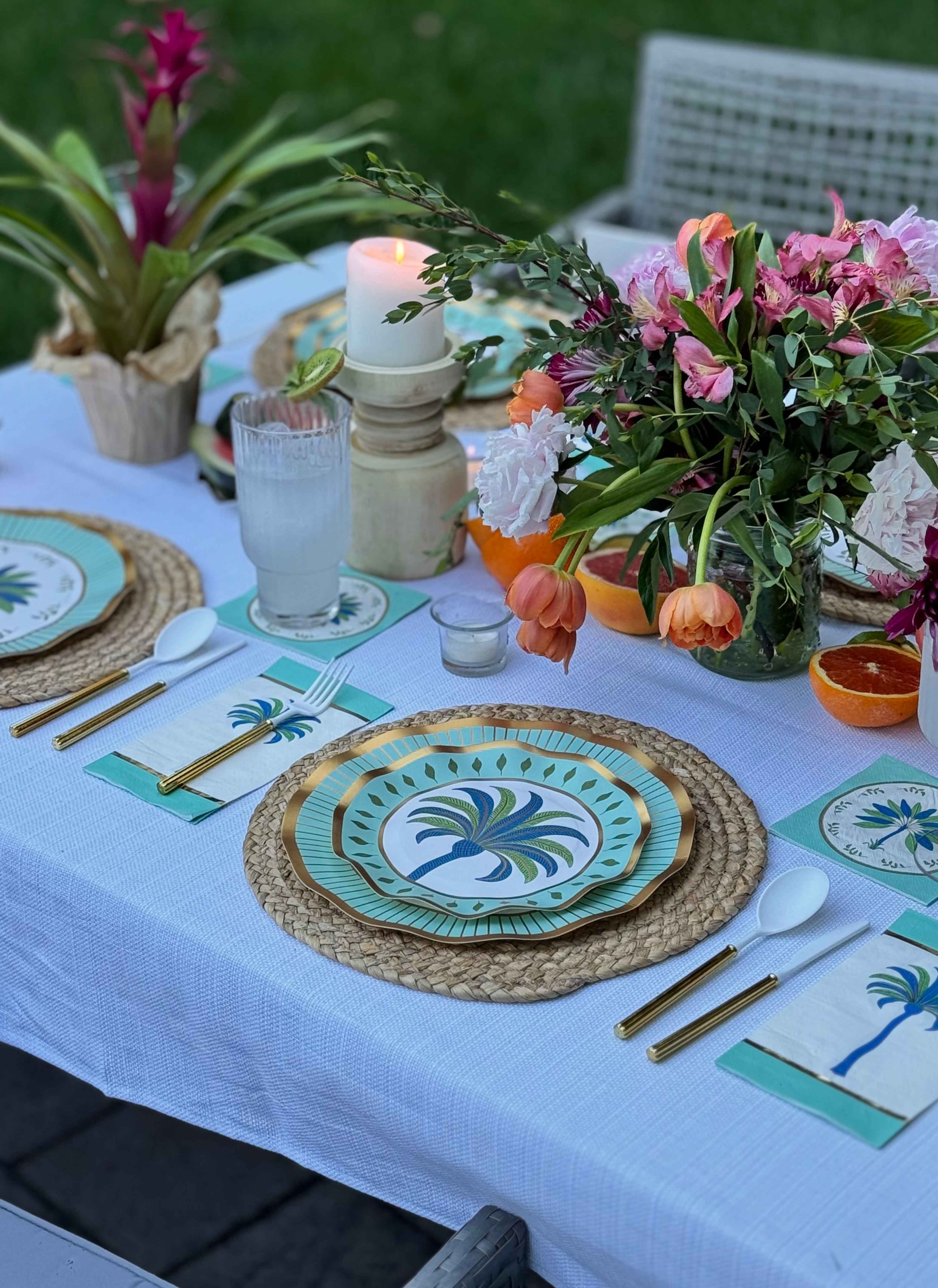Ultimate Preppy Palm Tablescape - Stylish Tropical Table Decor for Summer Parties, Weddings & Beach-Themed Events