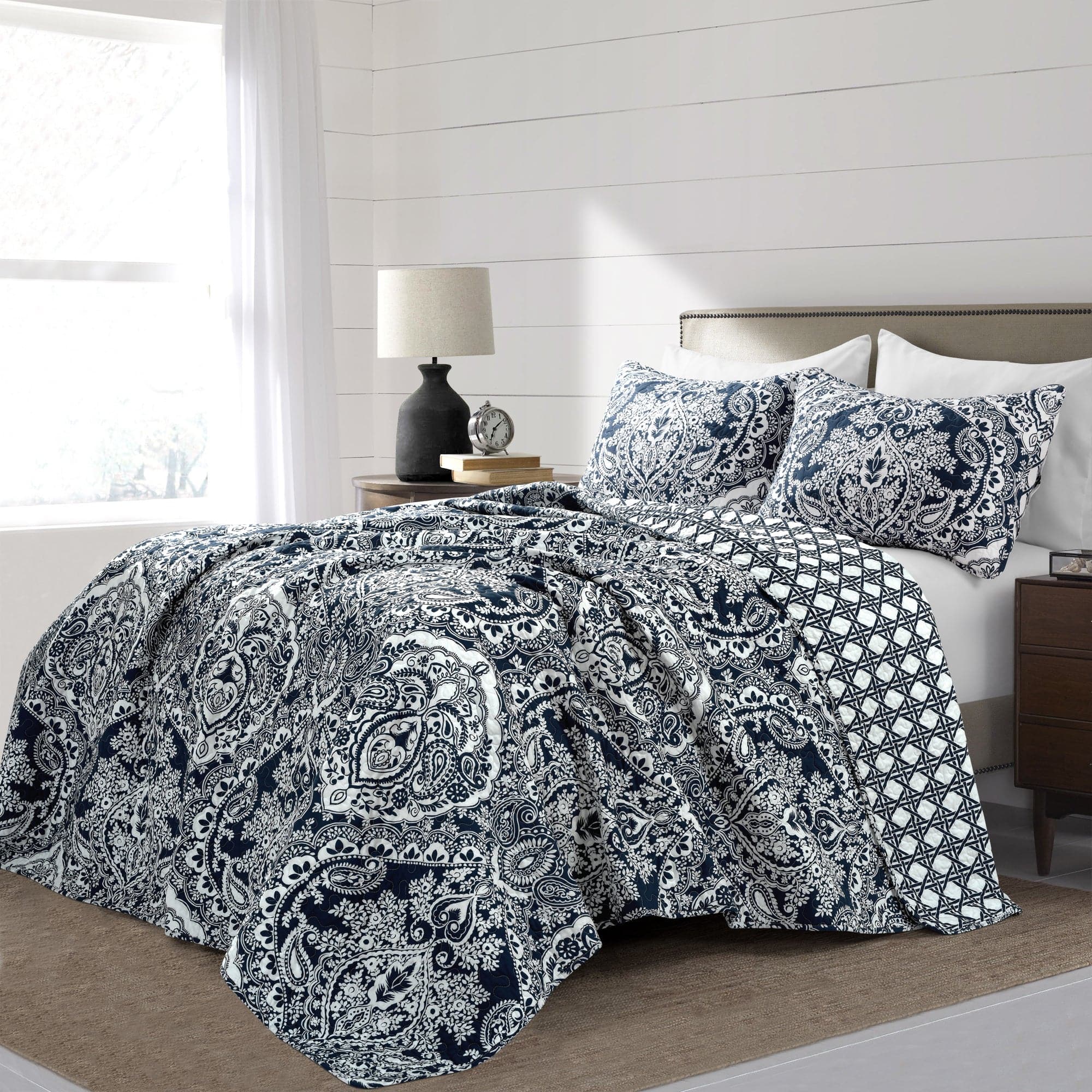 Aubree 3-Piece Quilt Set Queen Size - Soft Bedspread & Matching Pillow Shams - Cozy Bedding for Master Bedroom, Guest Room & Dorm Decor