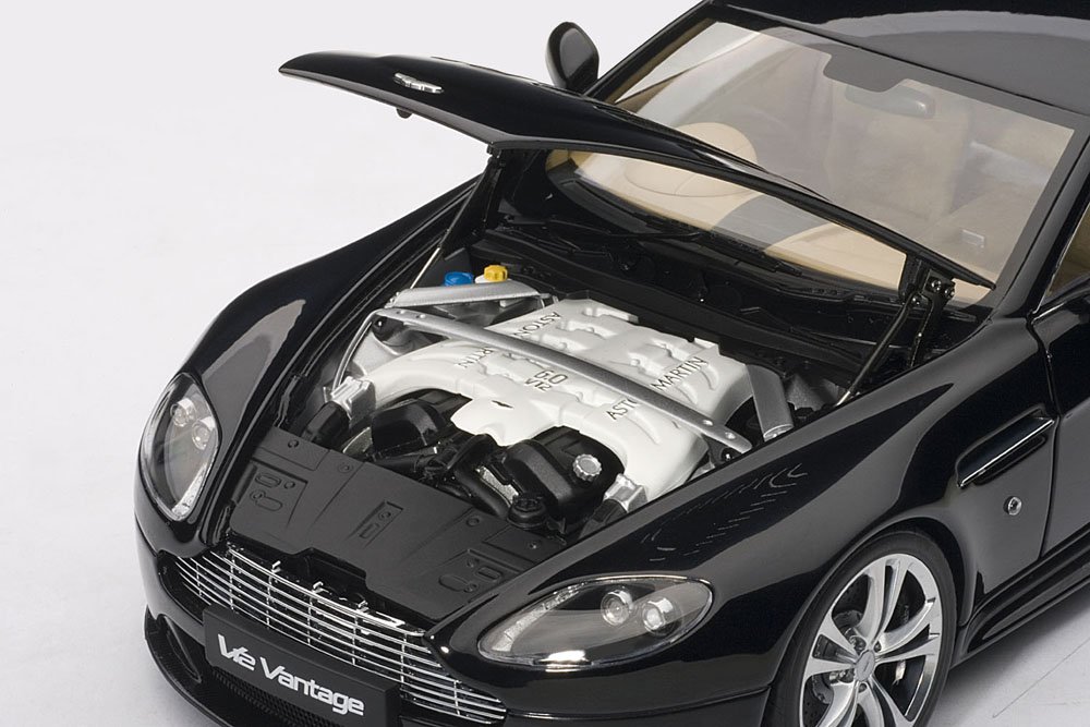 AUTOart 1:18 Scale 2010 Aston Martin V12 Vantage Diecast Model Car - Black - Collectible Display & Racing Enthusiast Gift