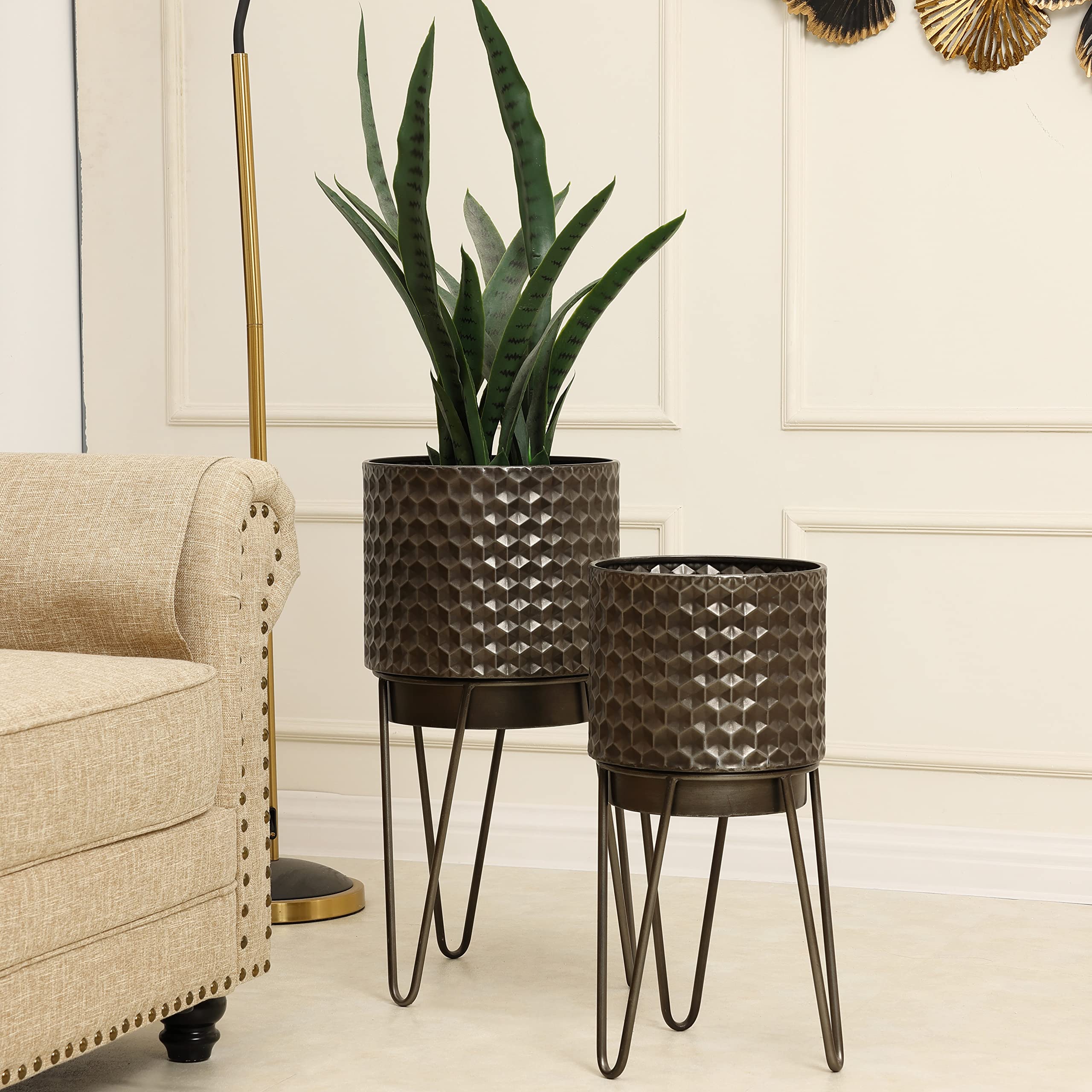 LuxenHome Set of 2 Brown Honeycomb Cachepot Metal Planters with Stands - Indoor Flower Pots for Home Decor, Office, Living Room, Bedroom & Patio Plants