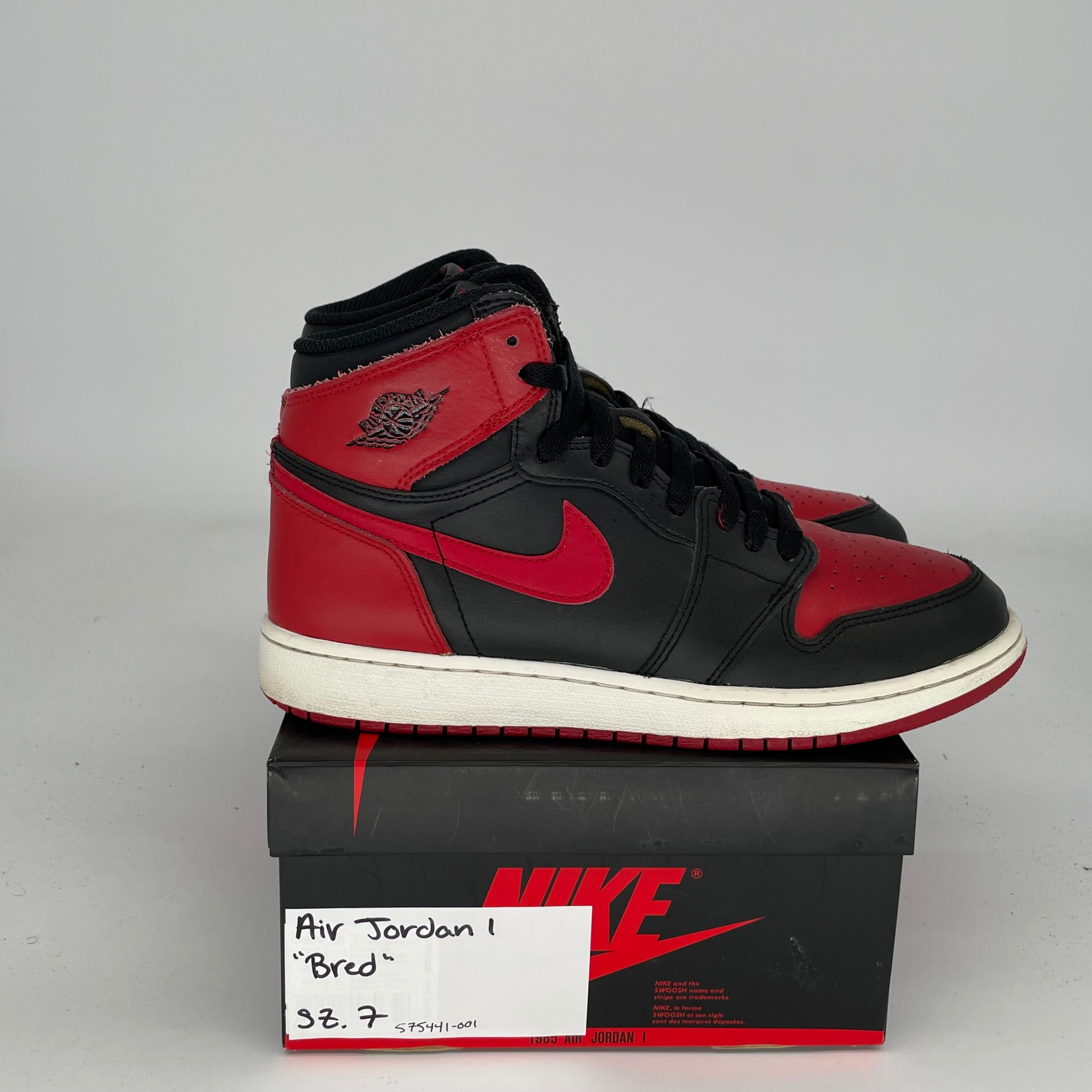 Original Air Jordan 1 Retro High OG 'Bred' Size 7Y (575441-001) - Men's Basketball Shoes for Streetwear & Sneaker Collectors - Perfect for Casual Wear, Sports & Sneakerhead Fashion