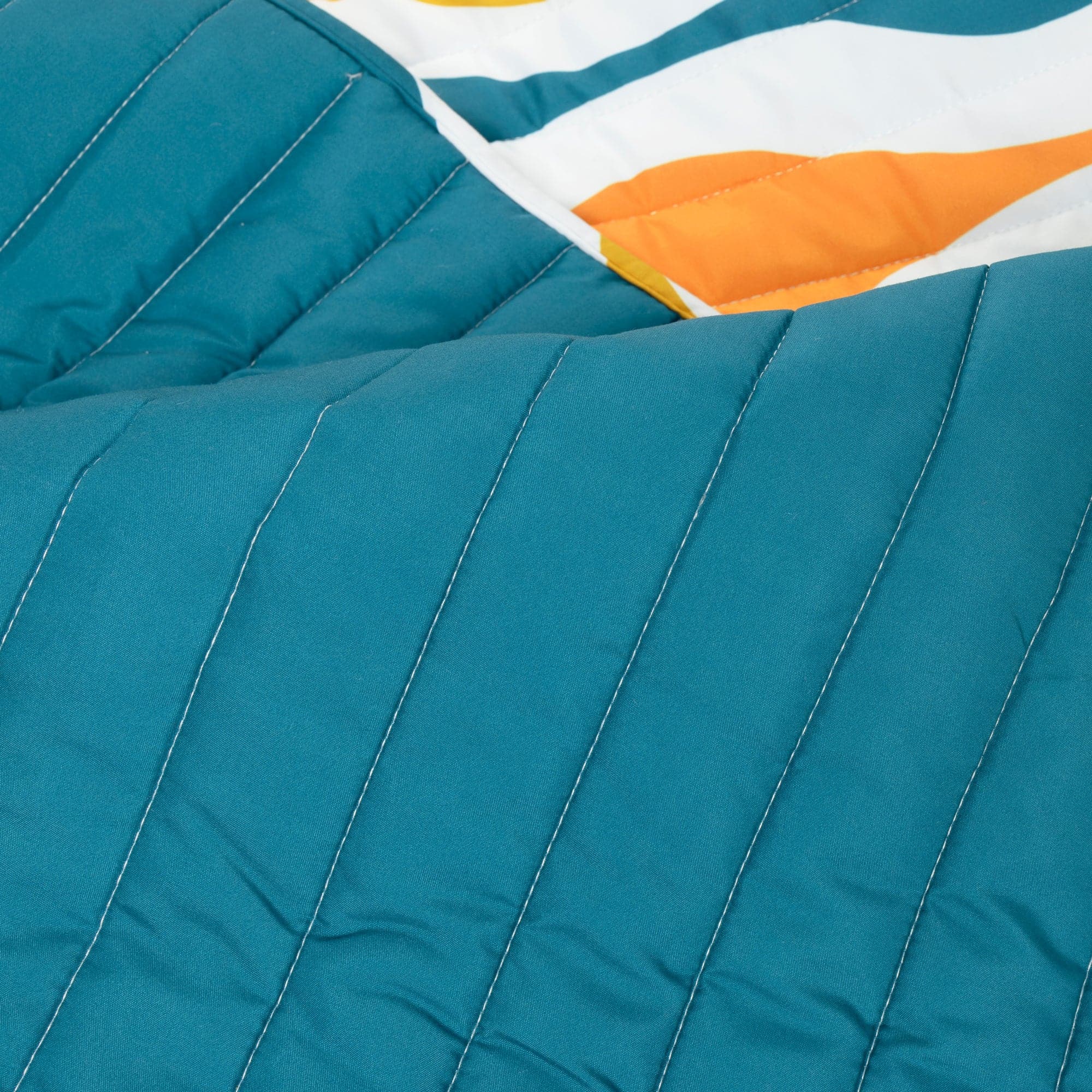 Mid Century Geo Reversible Quilt 3 Piece Set - Modern Geometric Bedding for Master & Guest Bedrooms - Perfect for Home Decor & Cozy Nights