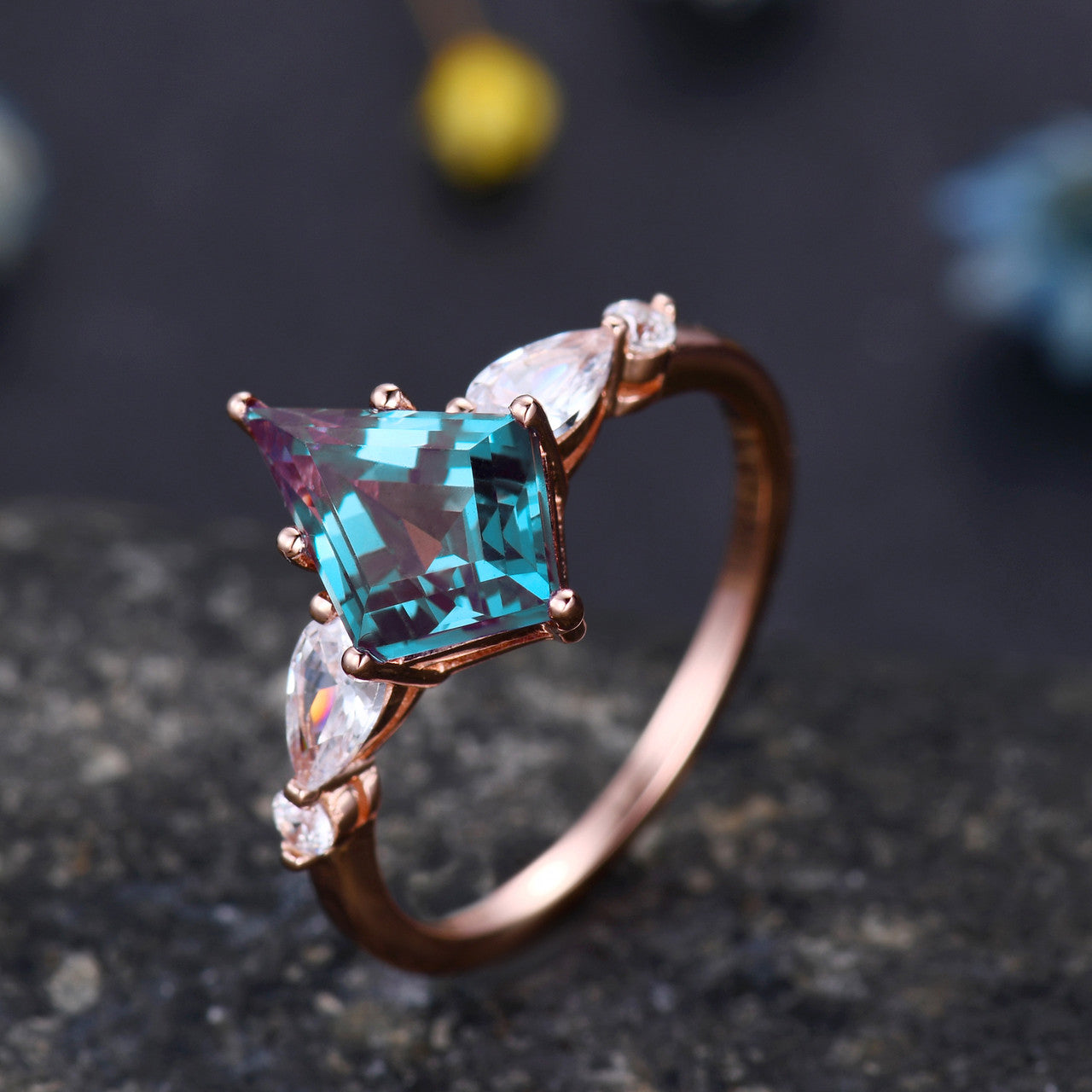 Vintage Rose Gold 7x10mm Kite Lozenge Cut Alexandrite & Moissanite Engagement Ring Wedding Band for Women - Perfect for Proposals, Anniversaries & Bridal Jewelry