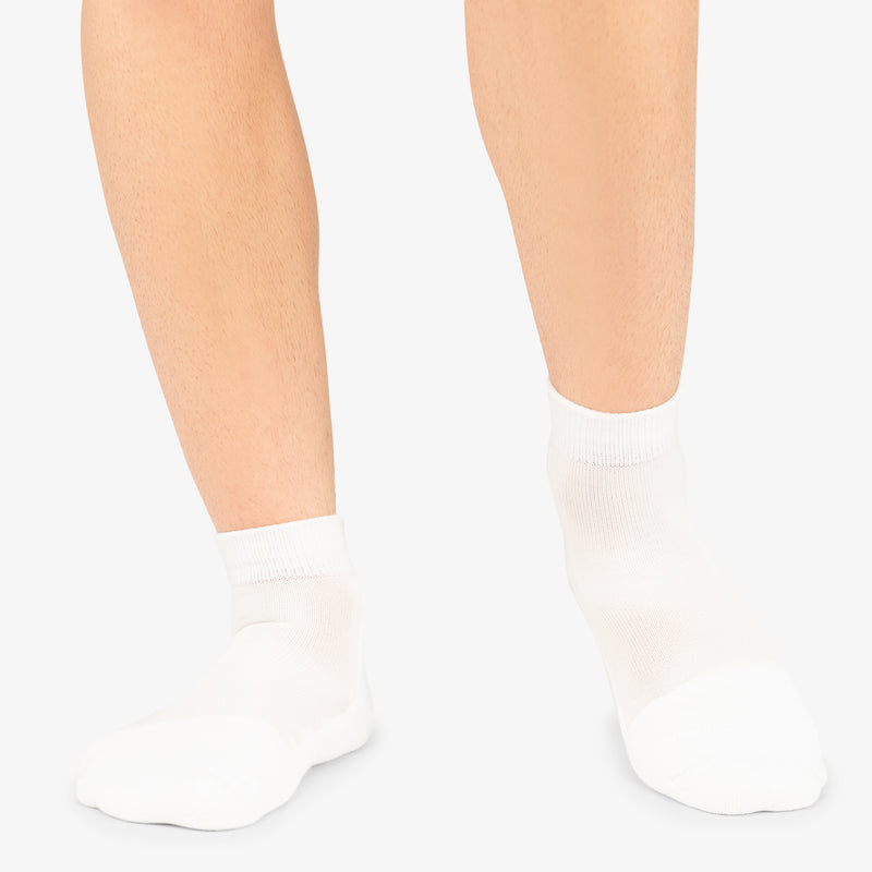 Thorlo Unisex Pickleball Socks - Light Cushion Ankle Socks for Men & Women - Breathable Athletic Socks for Pickleball, Tennis & Running - White (Perfect for Sports & Active Lifestyle)