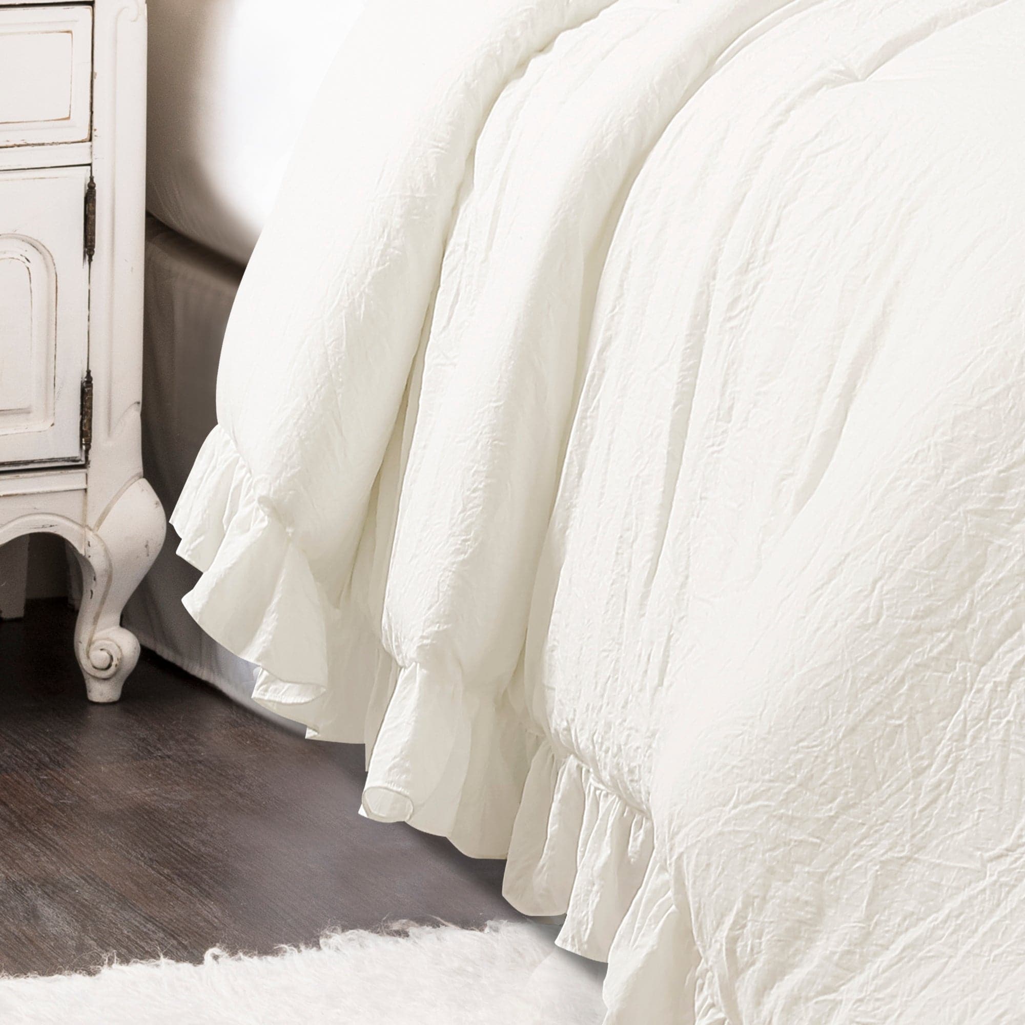 Reyna 3-Piece Comforter Set - Soft & Luxurious Bedding for Queen/King Size Beds - Perfect for Master Bedrooms, Guest Rooms & Cozy Home Decor