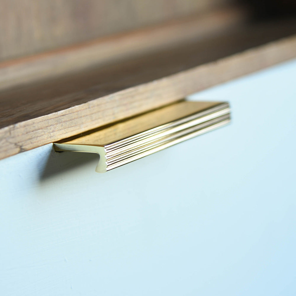 Polished Brass Reeded Edge Cabinet Pull Handle - Elegant Hardware for Kitchen Cabinets, Dressers & Furniture Drawers - Perfect for Modern & Traditional Home Decor