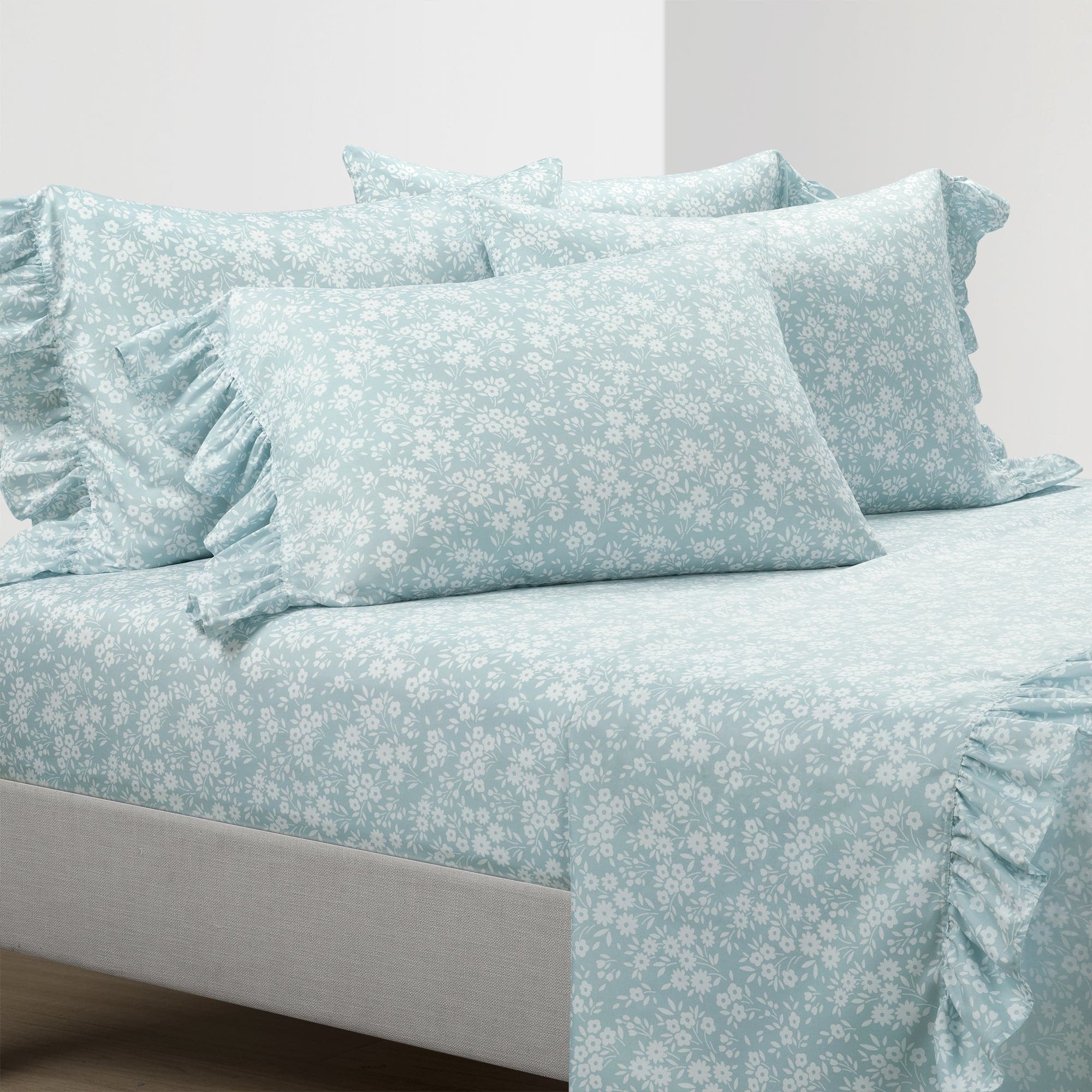 Garden Of Flowers Ruffle Sheet Set - Soft Floral Bedding for Girls & Women - Perfect for Home Decor, Guest Rooms & Cozy Bedroom Makeovers