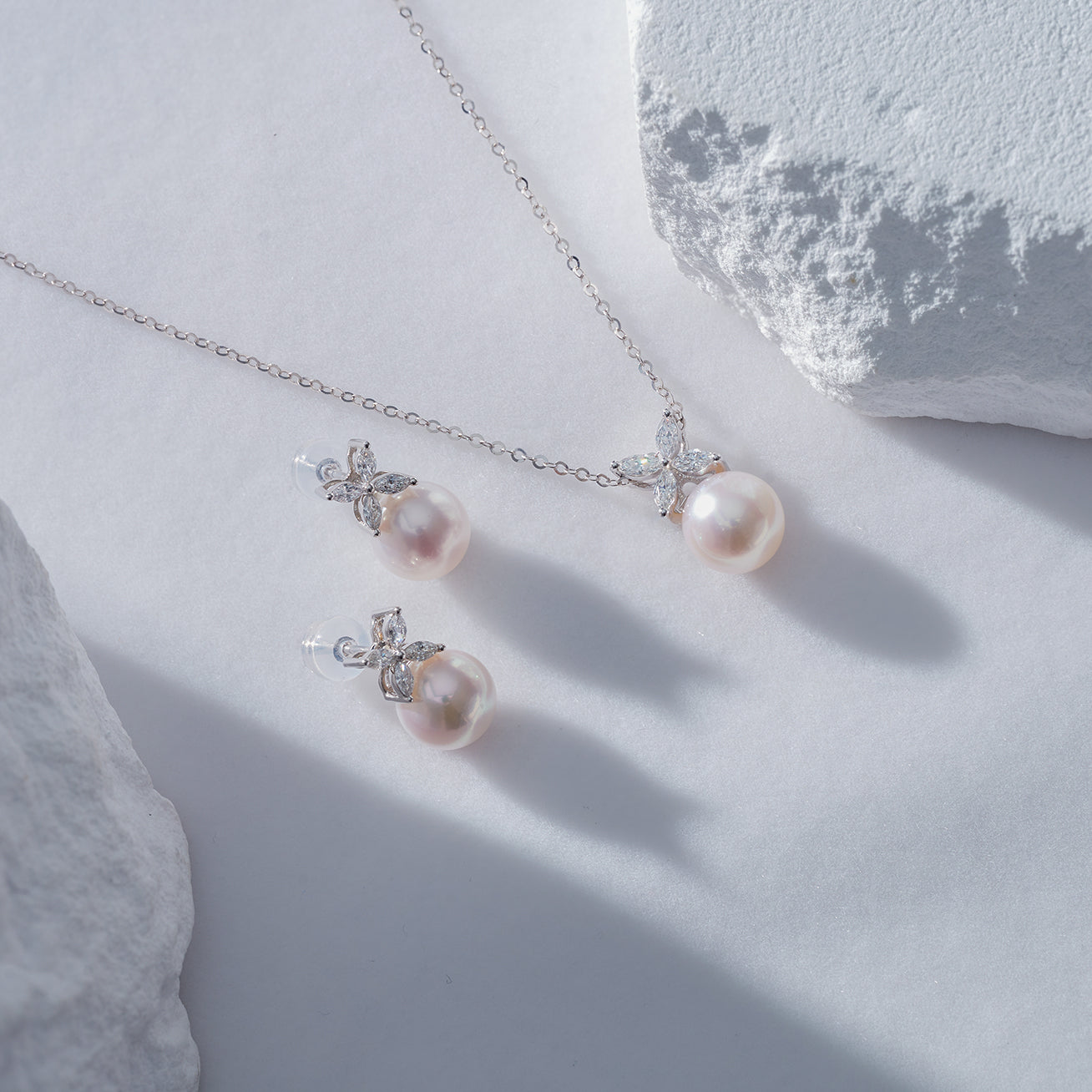 18K Gold Diamond Akoya Pearl Necklace for Women - Elegant & Luxurious Jewelry Gift (KN00132) | EVERLEAF | Perfect for Weddings, Anniversaries & Special Occasions